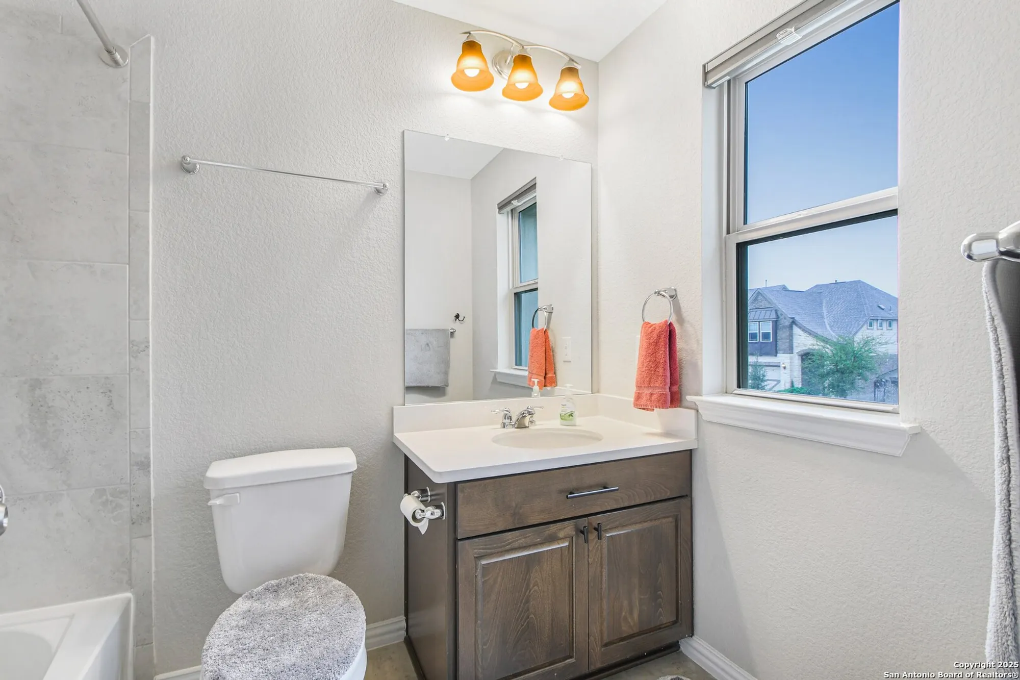 Property Slideshow image 25 of 29 | 2071 cowan dr, New Braunfels, TX, 78132