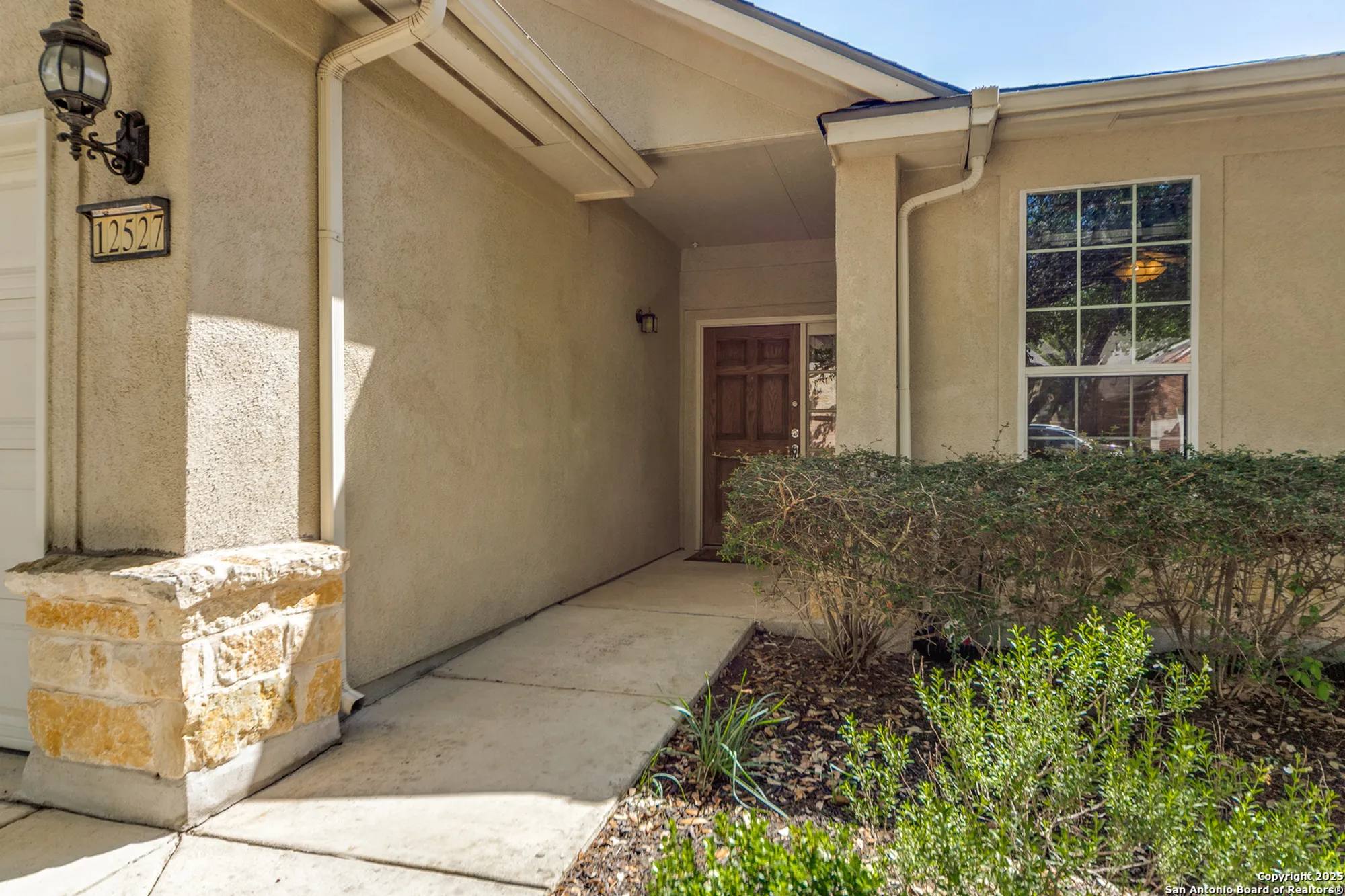 Property Slideshow image 3 of 33 | 12527 cascade hls, San Antonio, TX, 78253