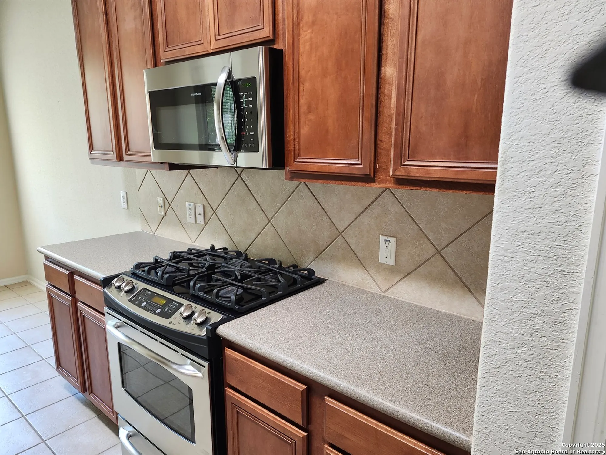 Property Slideshow image 6 of 18 | 4739 becker vine, San Antonio, TX, 78253