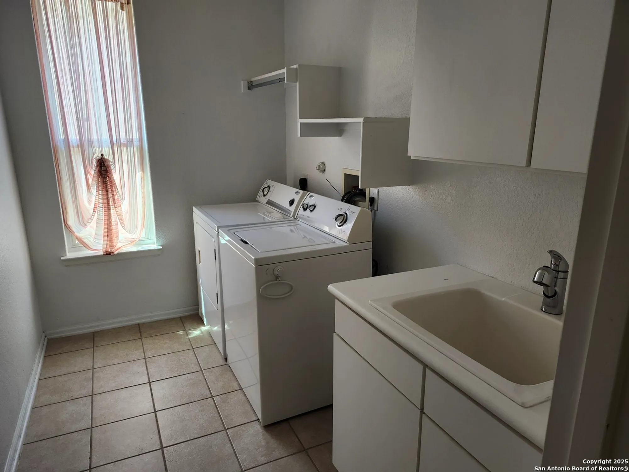 Property Slideshow image 14 of 18 | 4739 becker vine, San Antonio, TX, 78253