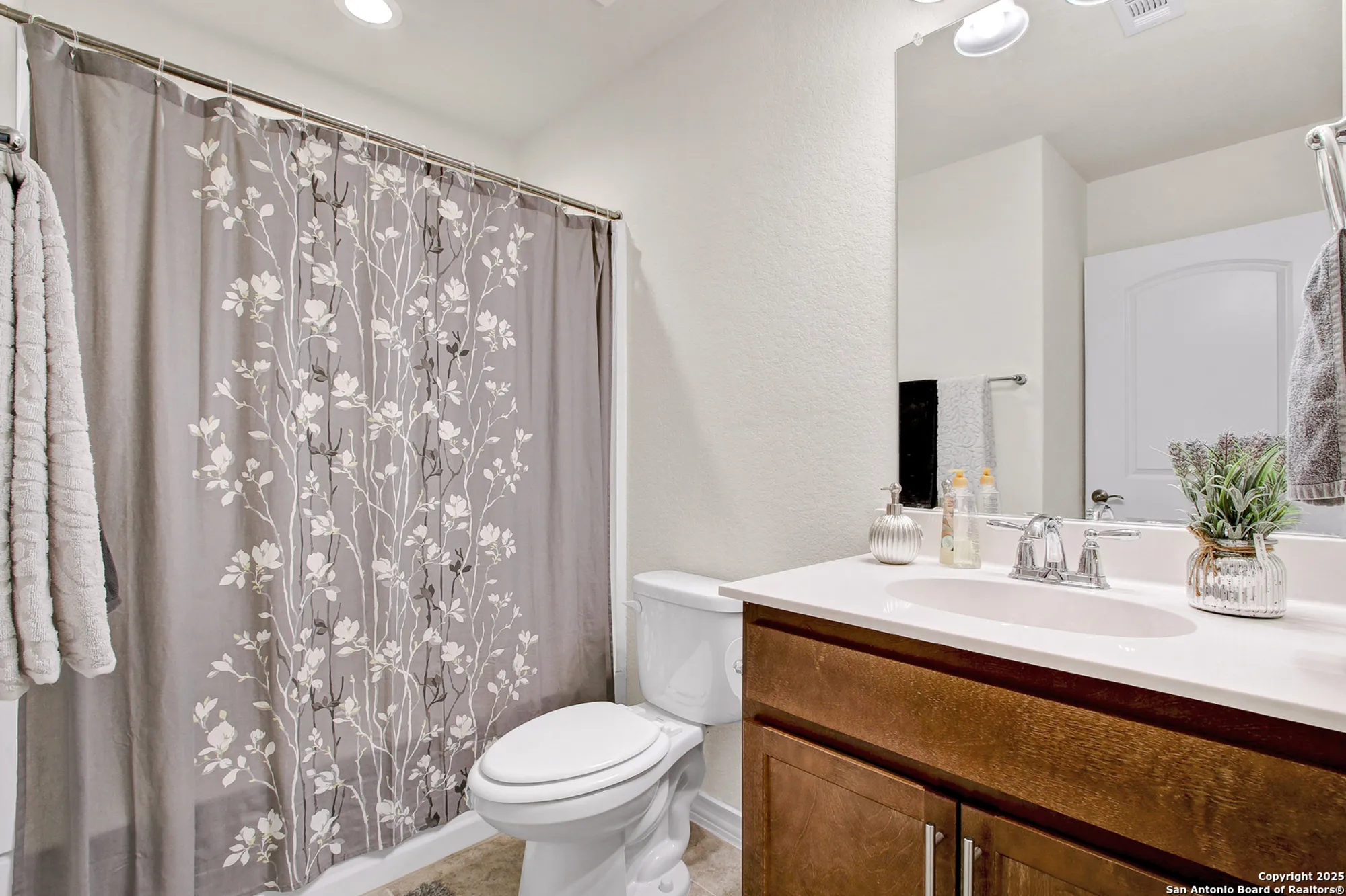 Property Slideshow image 15 of 34 | 13227 cache crk, San Antonio, TX, 78253