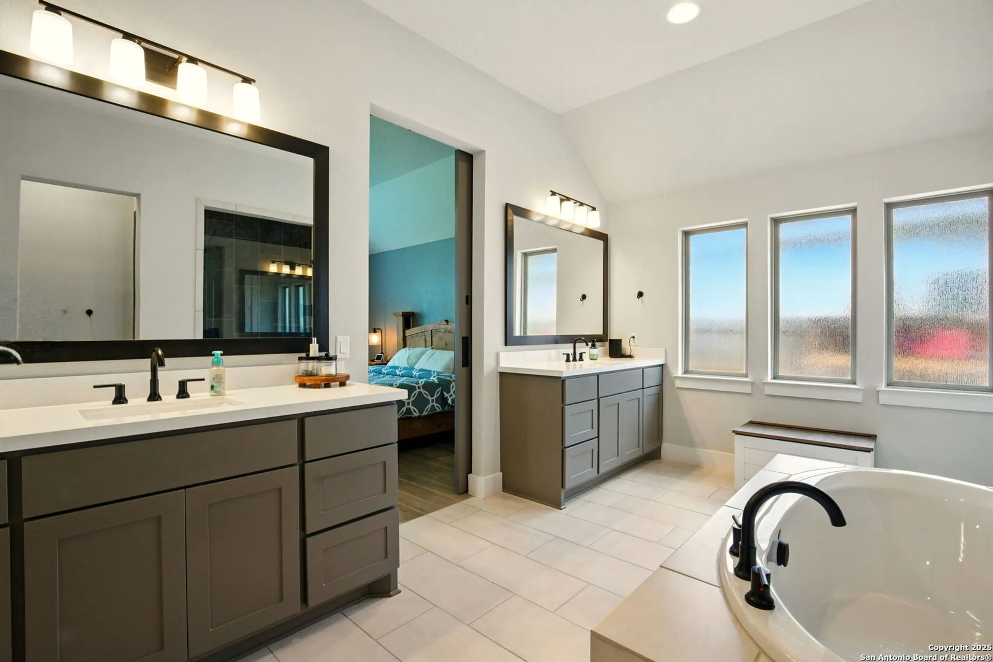 Property Slideshow image 13 of 45 | 1911 peres st, New Braunfels, TX, 78132