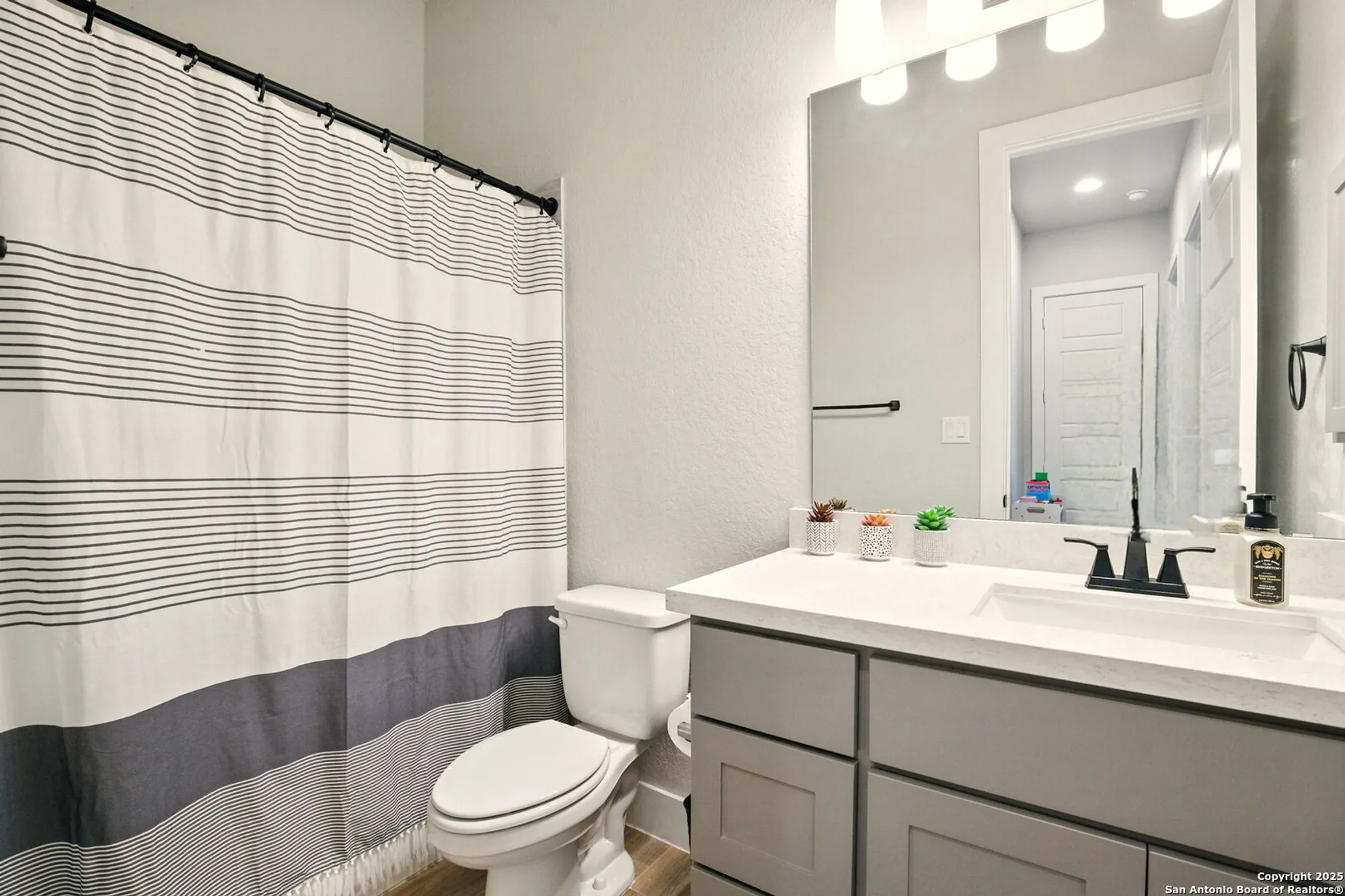 Property Slideshow image 14 of 45 | 1911 peres st, New Braunfels, TX, 78132