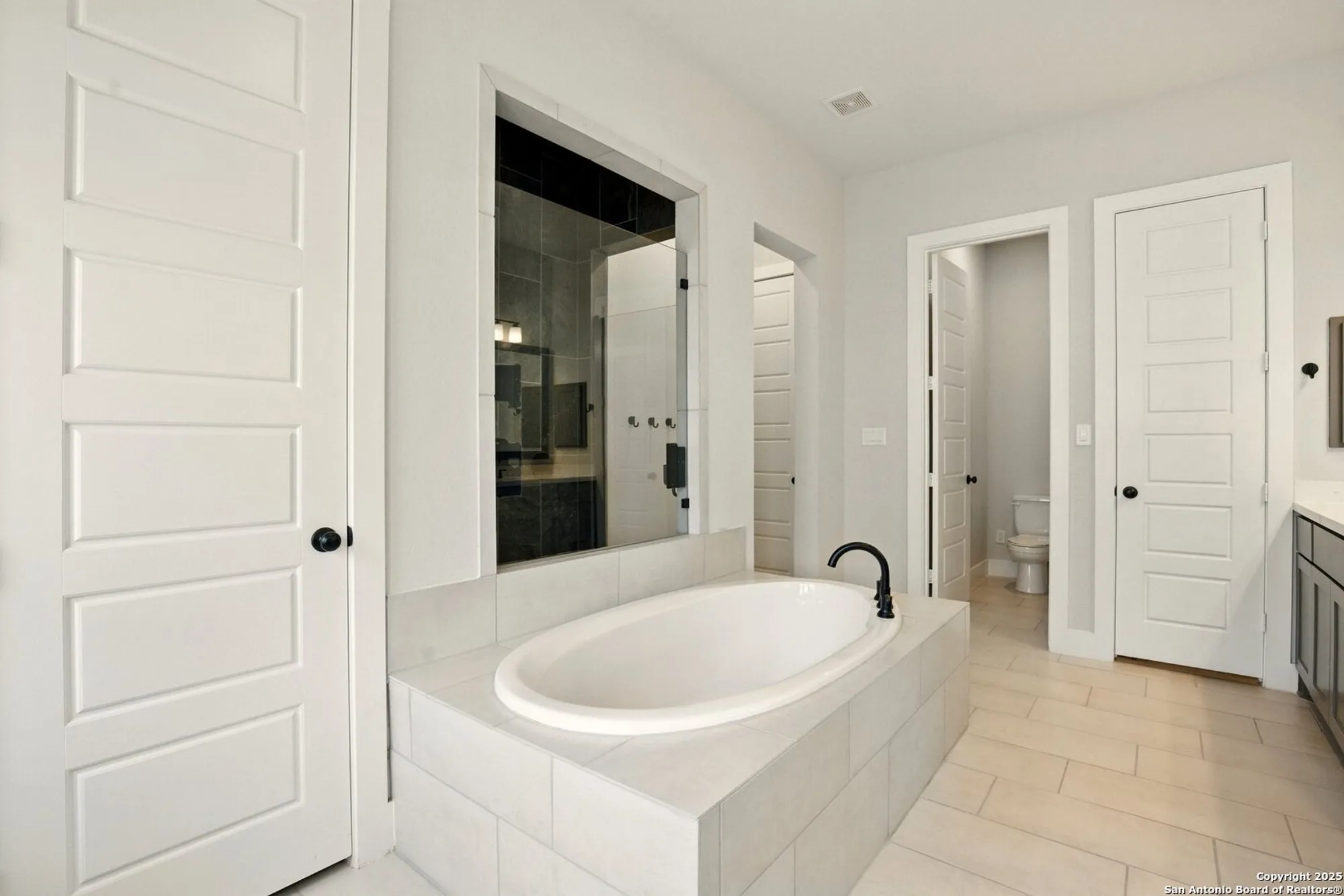 Property Slideshow image 15 of 45 | 1911 peres st, New Braunfels, TX, 78132