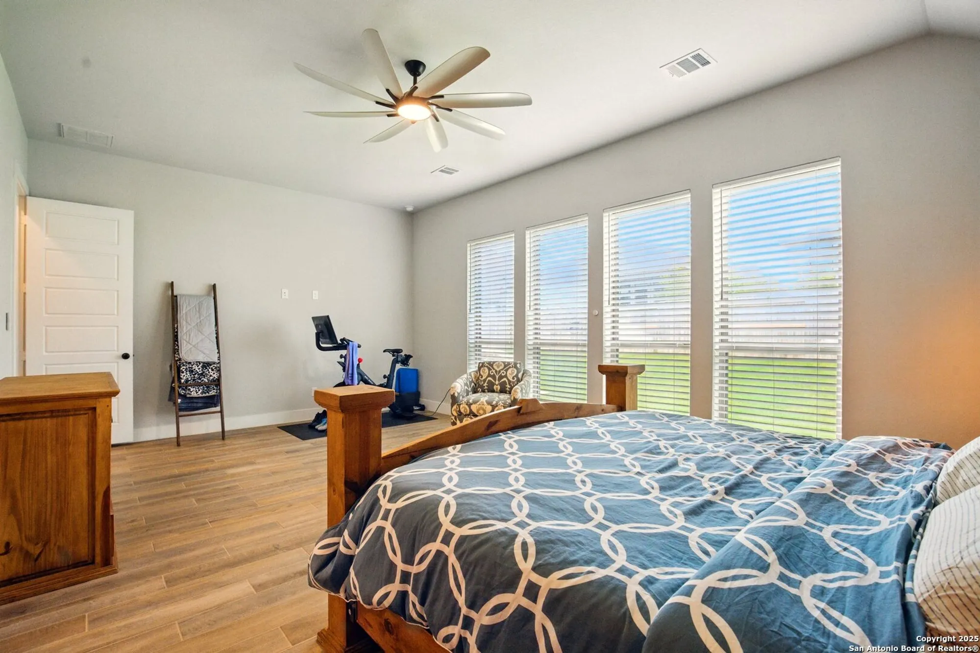 Property Slideshow image 16 of 45 | 1911 peres st, New Braunfels, TX, 78132