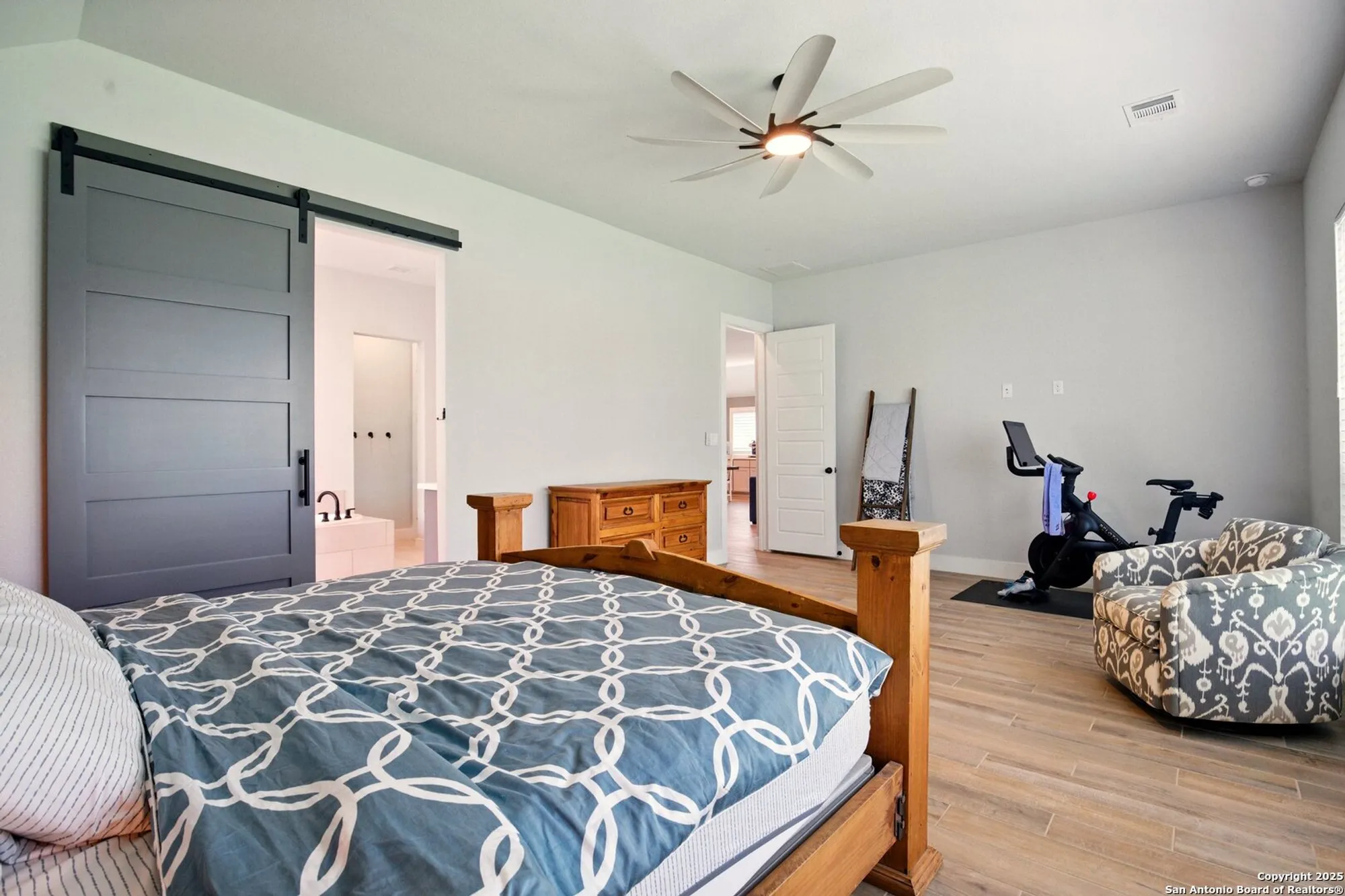 Property Slideshow image 17 of 45 | 1911 peres st, New Braunfels, TX, 78132