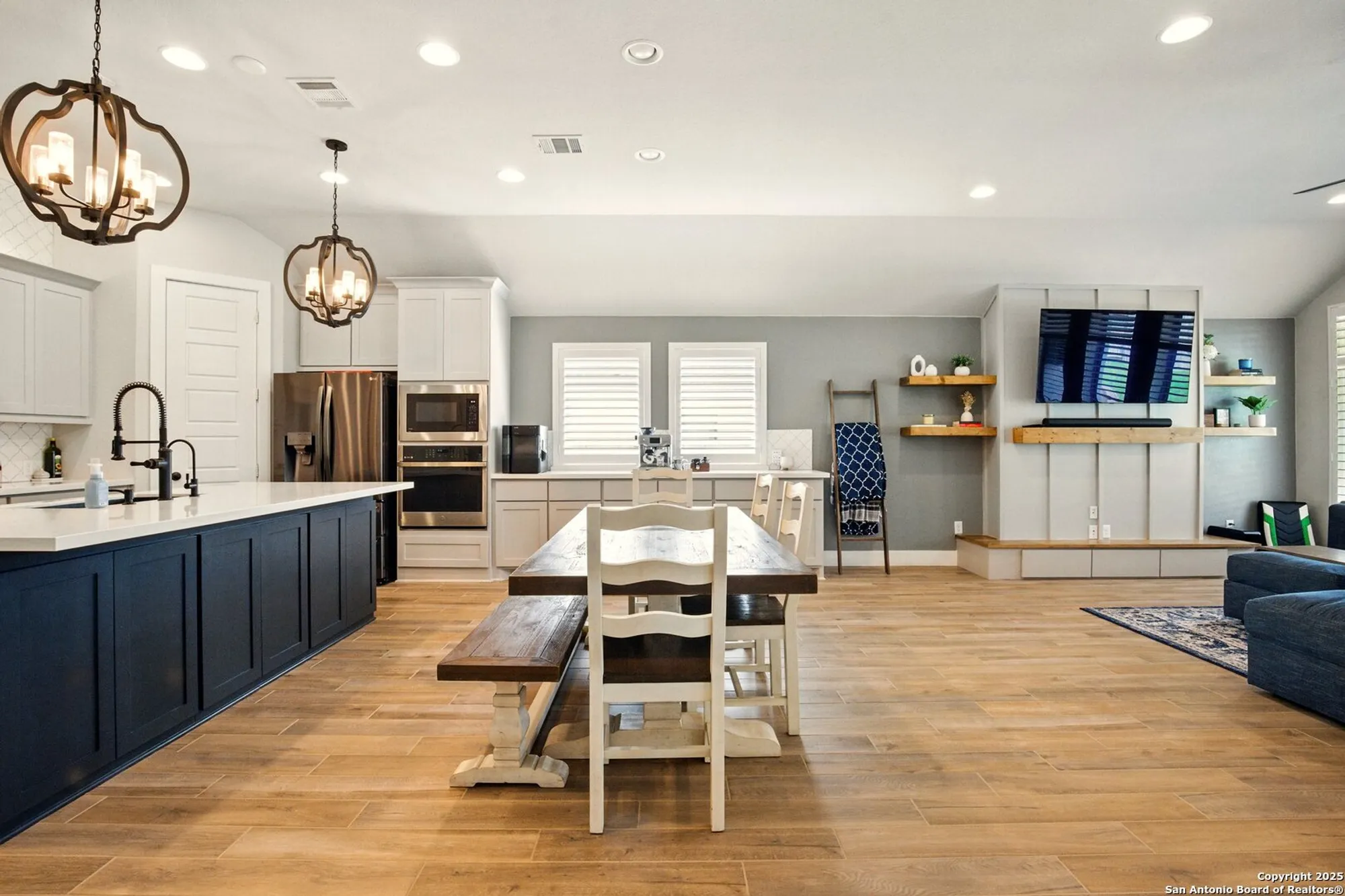 Property Slideshow image 27 of 45 | 1911 peres st, New Braunfels, TX, 78132