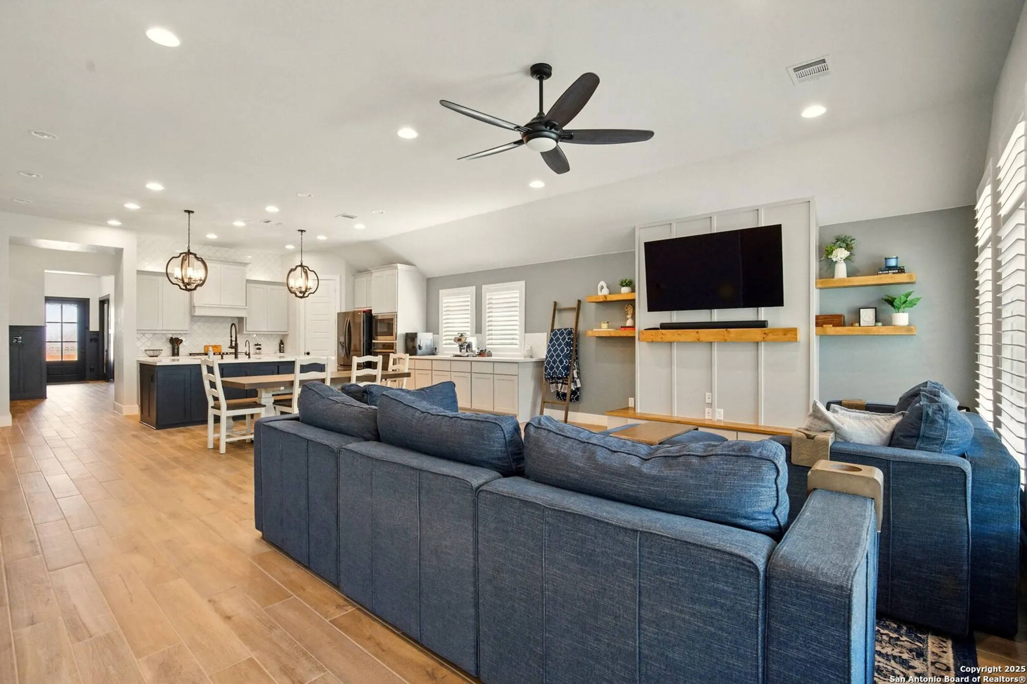 Property Slideshow image 29 of 45 | 1911 peres st, New Braunfels, TX, 78132