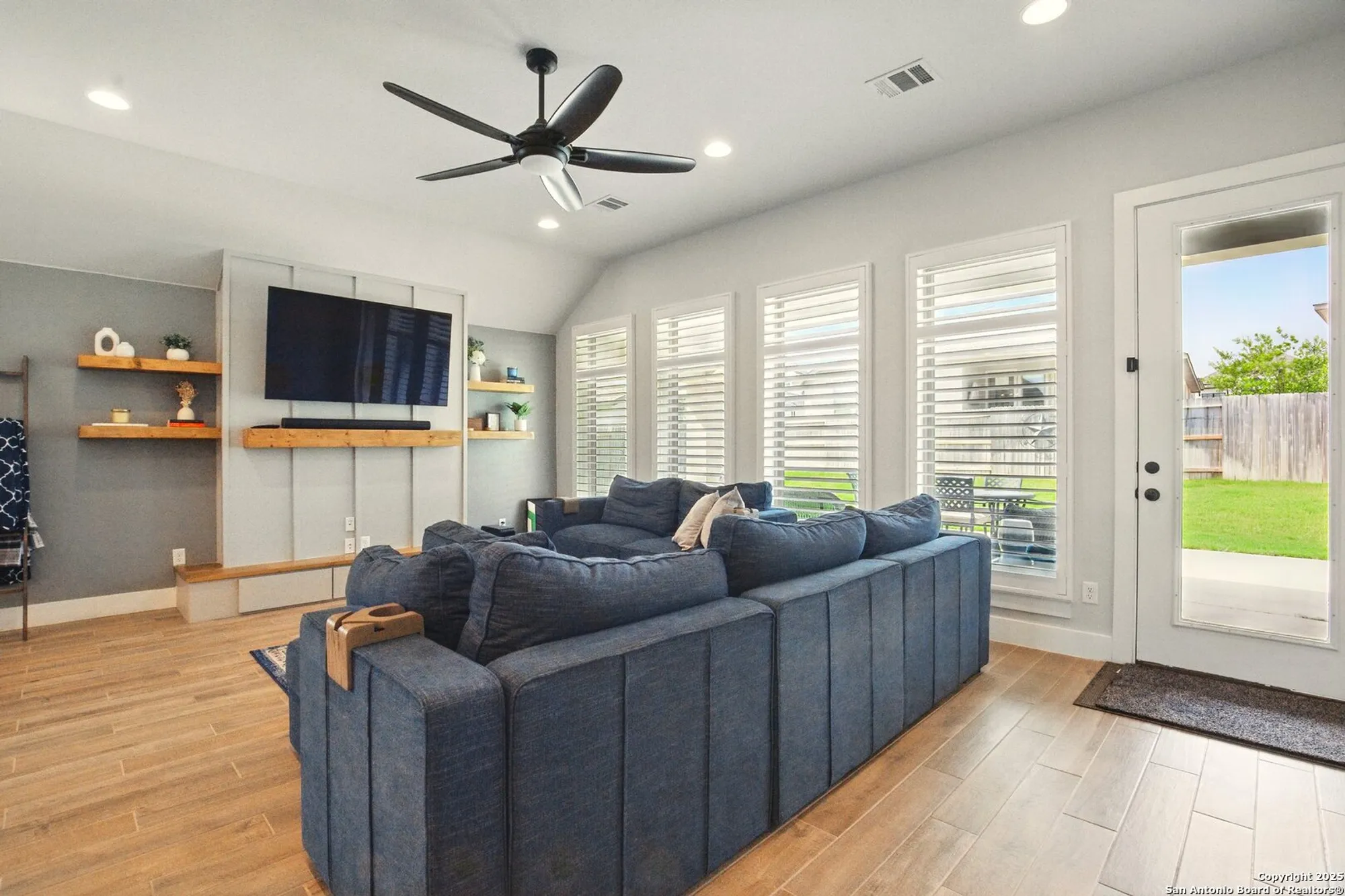Property Slideshow image 31 of 45 | 1911 peres st, New Braunfels, TX, 78132