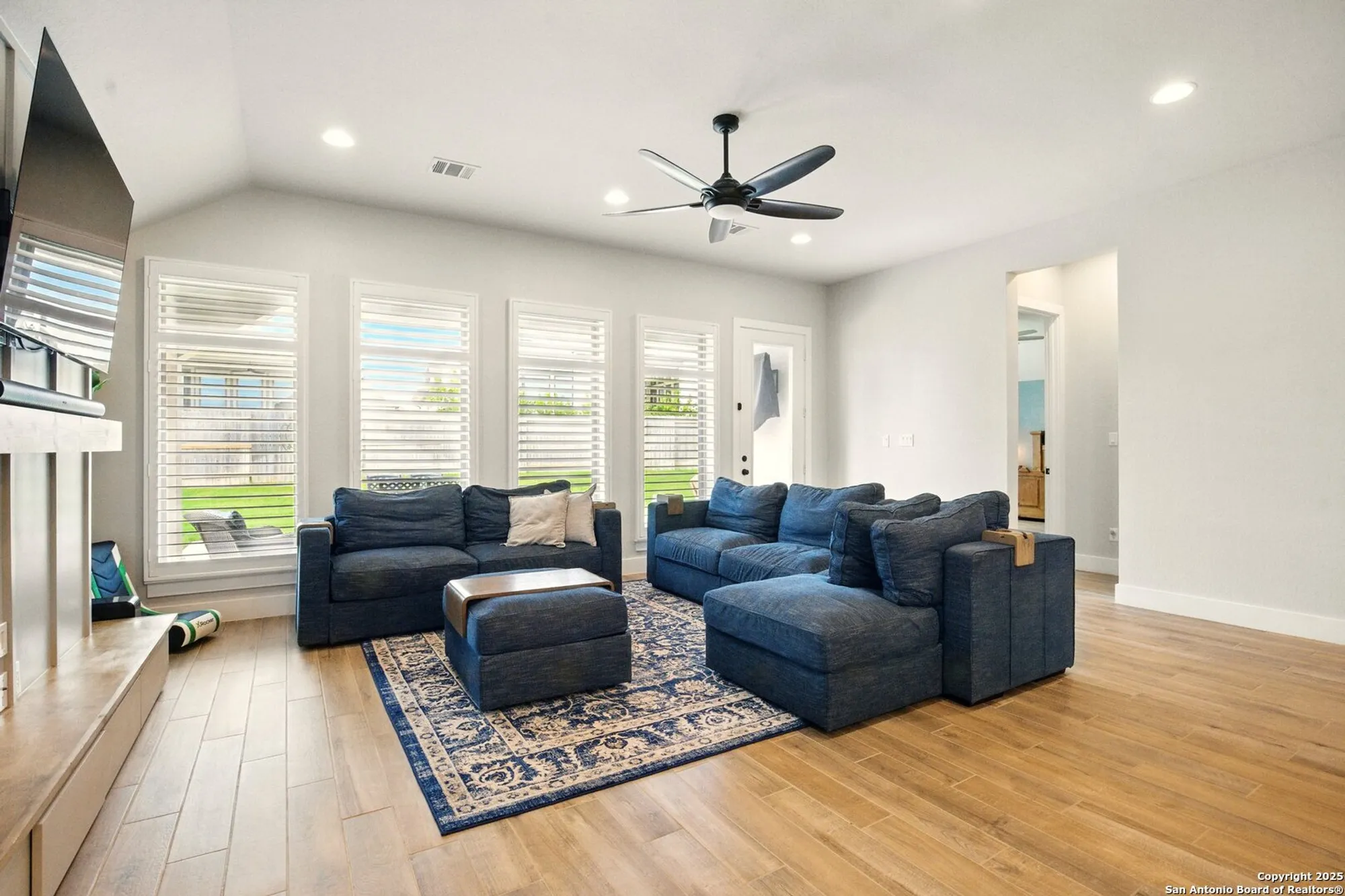 Property Slideshow image 33 of 45 | 1911 peres st, New Braunfels, TX, 78132