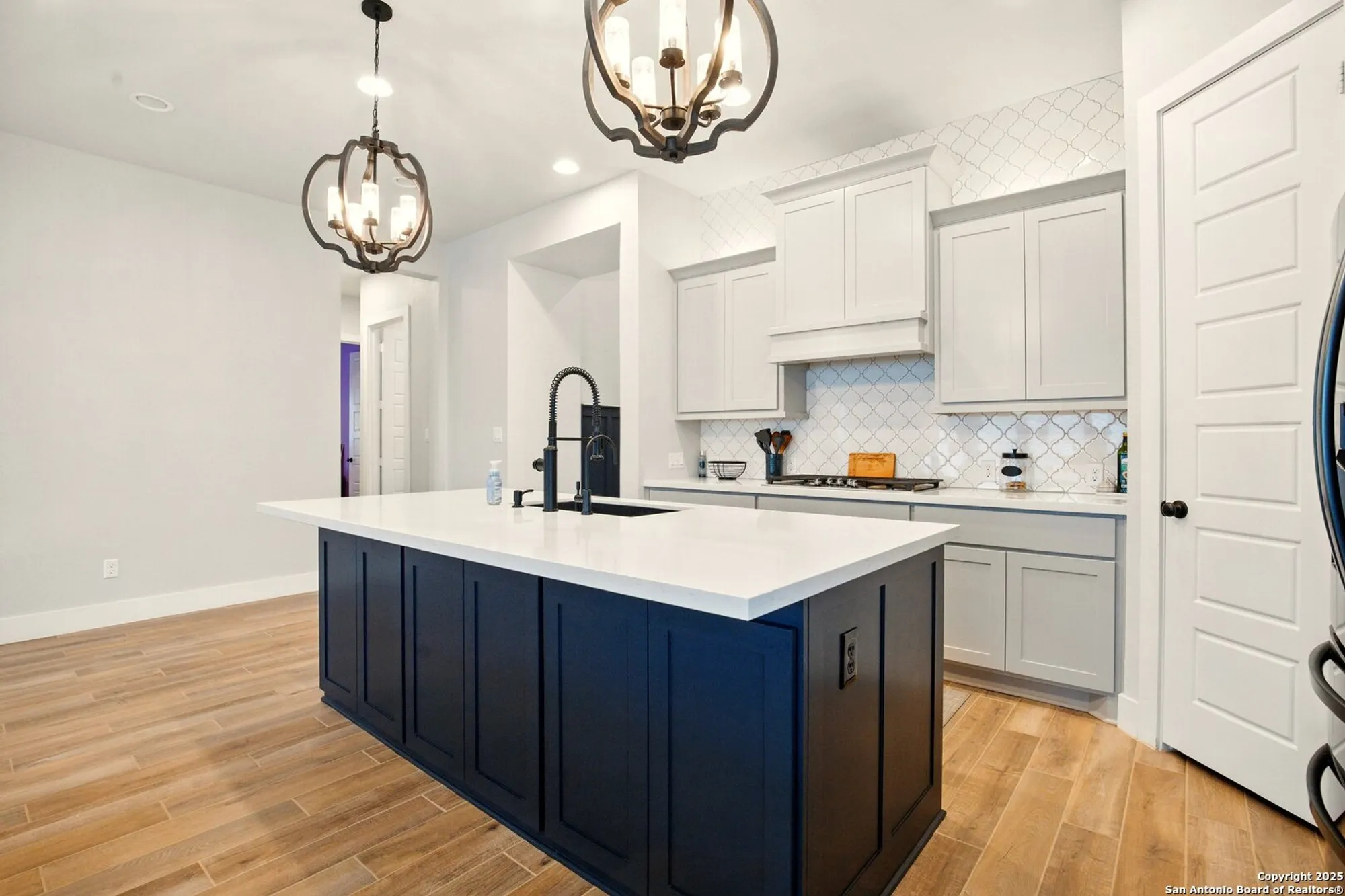 Property Slideshow image 36 of 45 | 1911 peres st, New Braunfels, TX, 78132