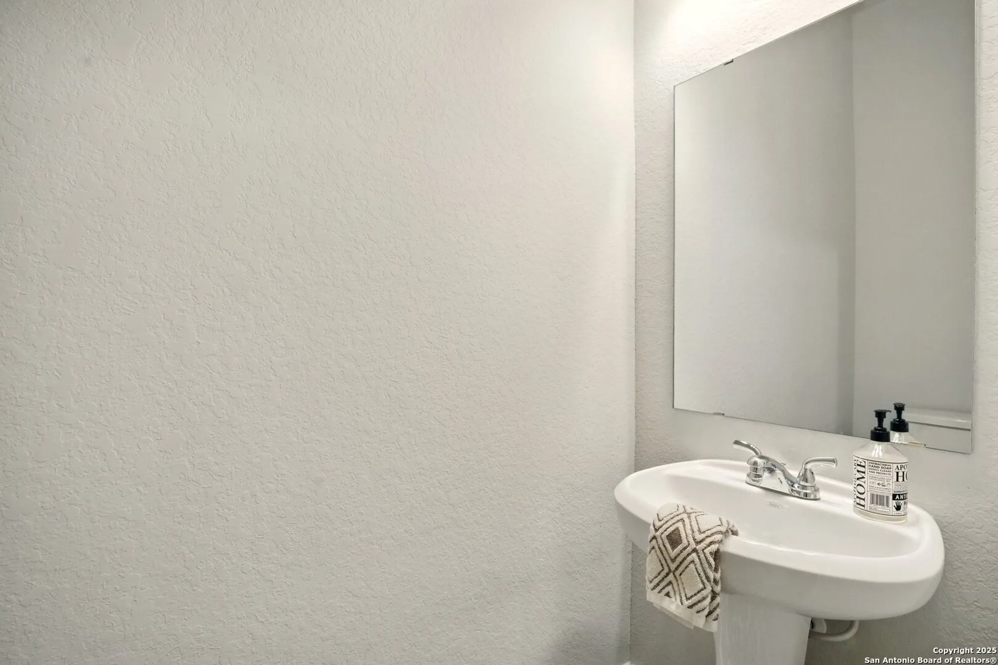 Property Slideshow image 42 of 45 | 1911 peres st, New Braunfels, TX, 78132