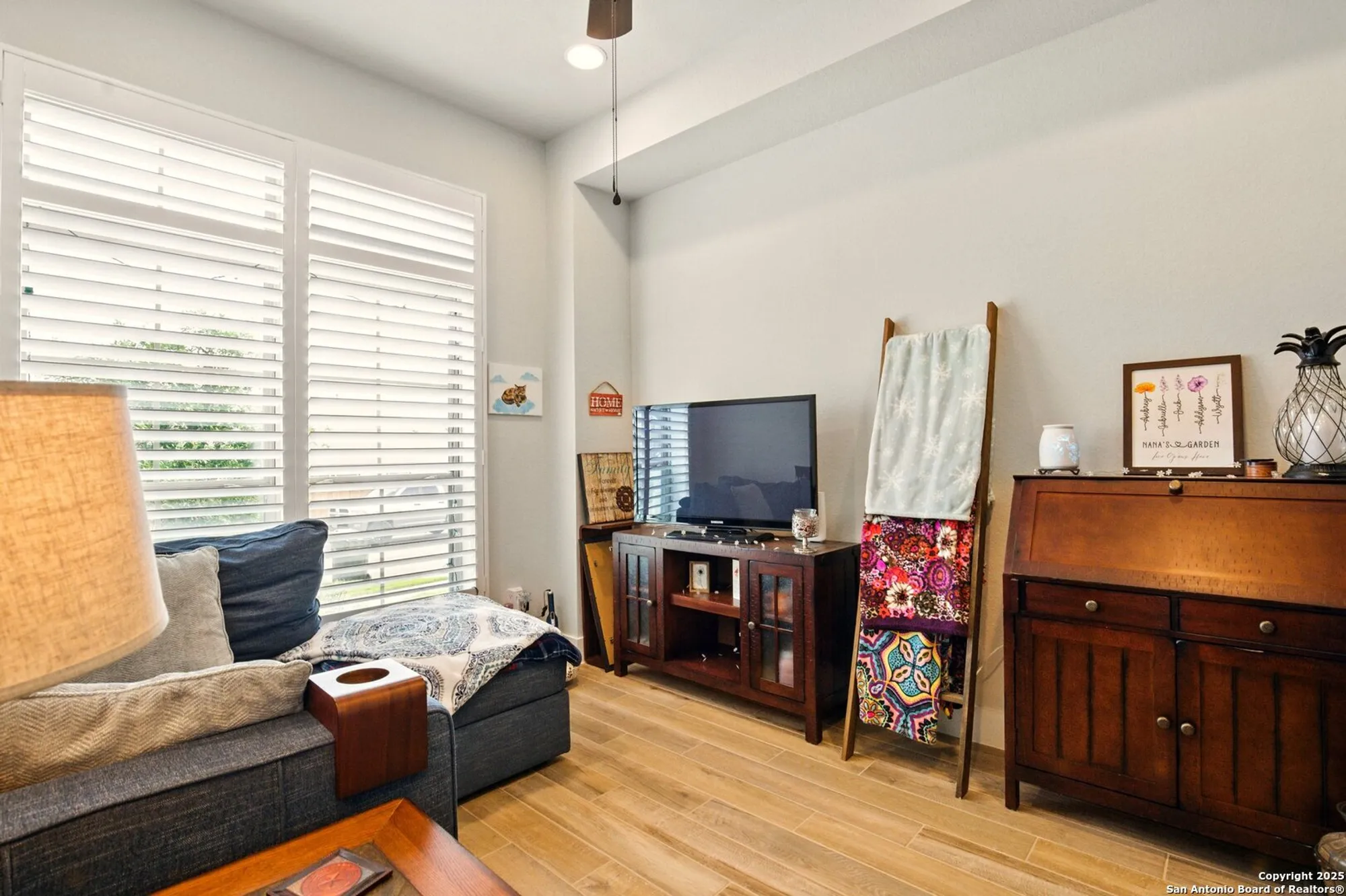 Property Slideshow image 8 of 45 | 1911 peres st, New Braunfels, TX, 78132