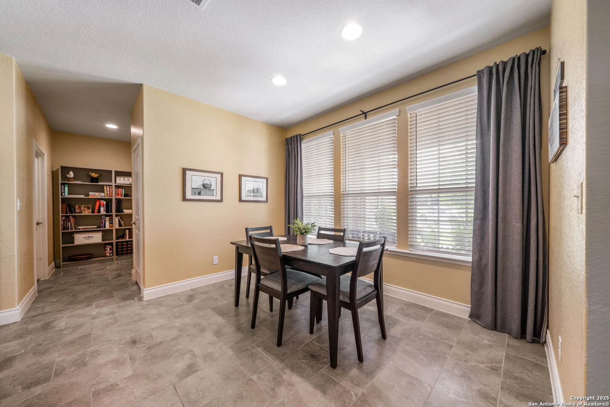 Property Slideshow image 11 of 50 | 4223 fiesta way, San Antonio, TX, 78253