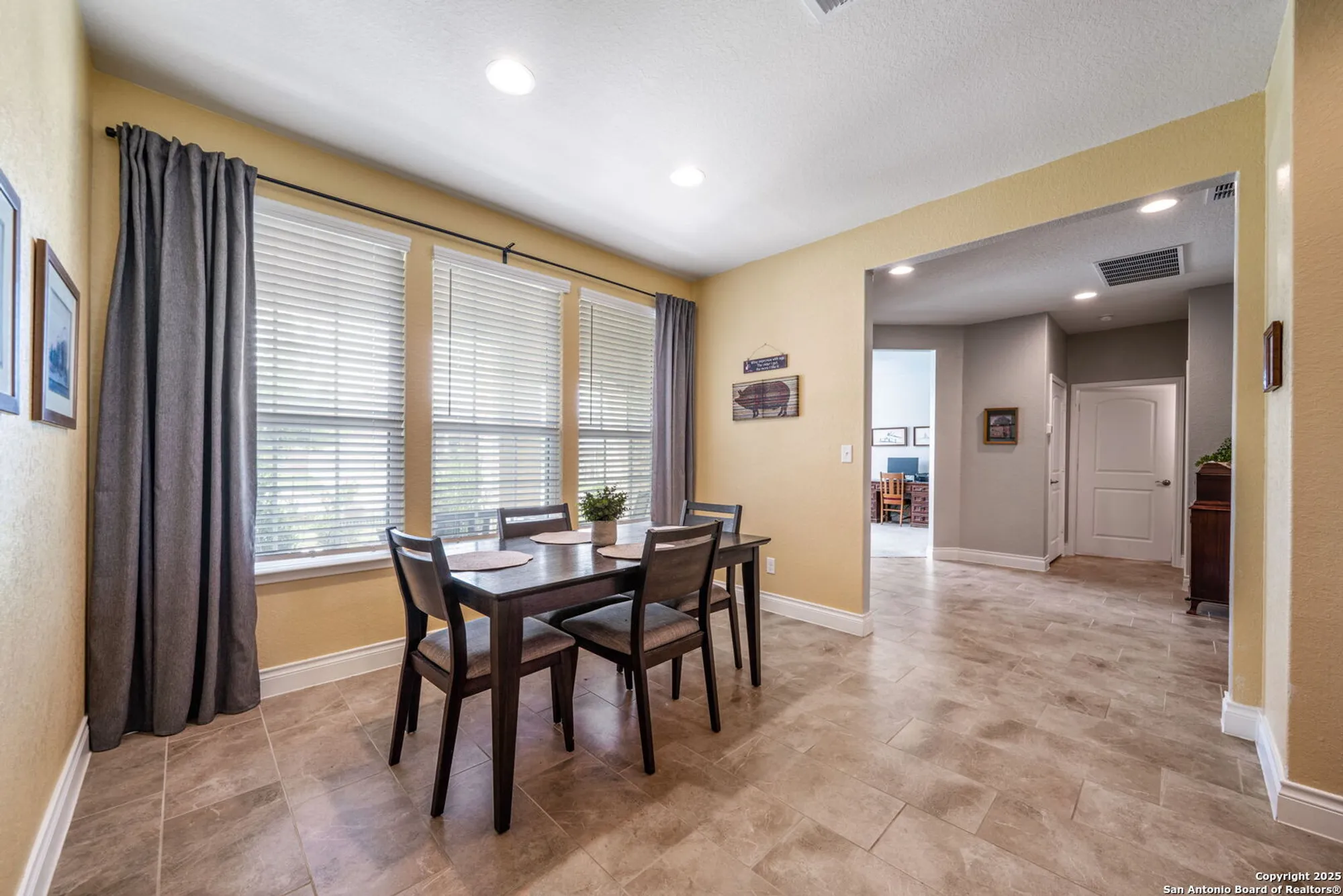 Property Slideshow image 12 of 50 | 4223 fiesta way, San Antonio, TX, 78253