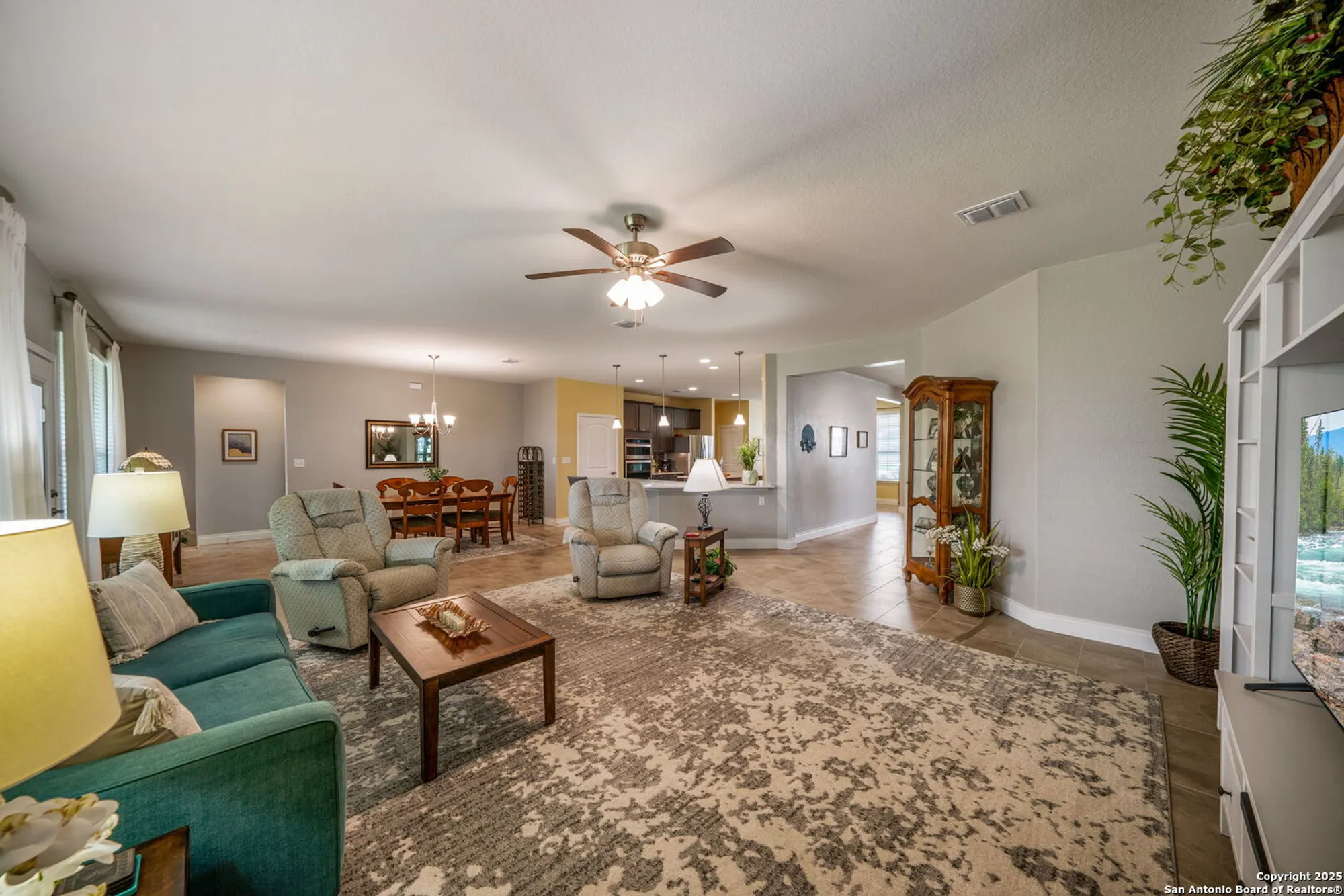 Property Slideshow image 16 of 50 | 4223 fiesta way, San Antonio, TX, 78253