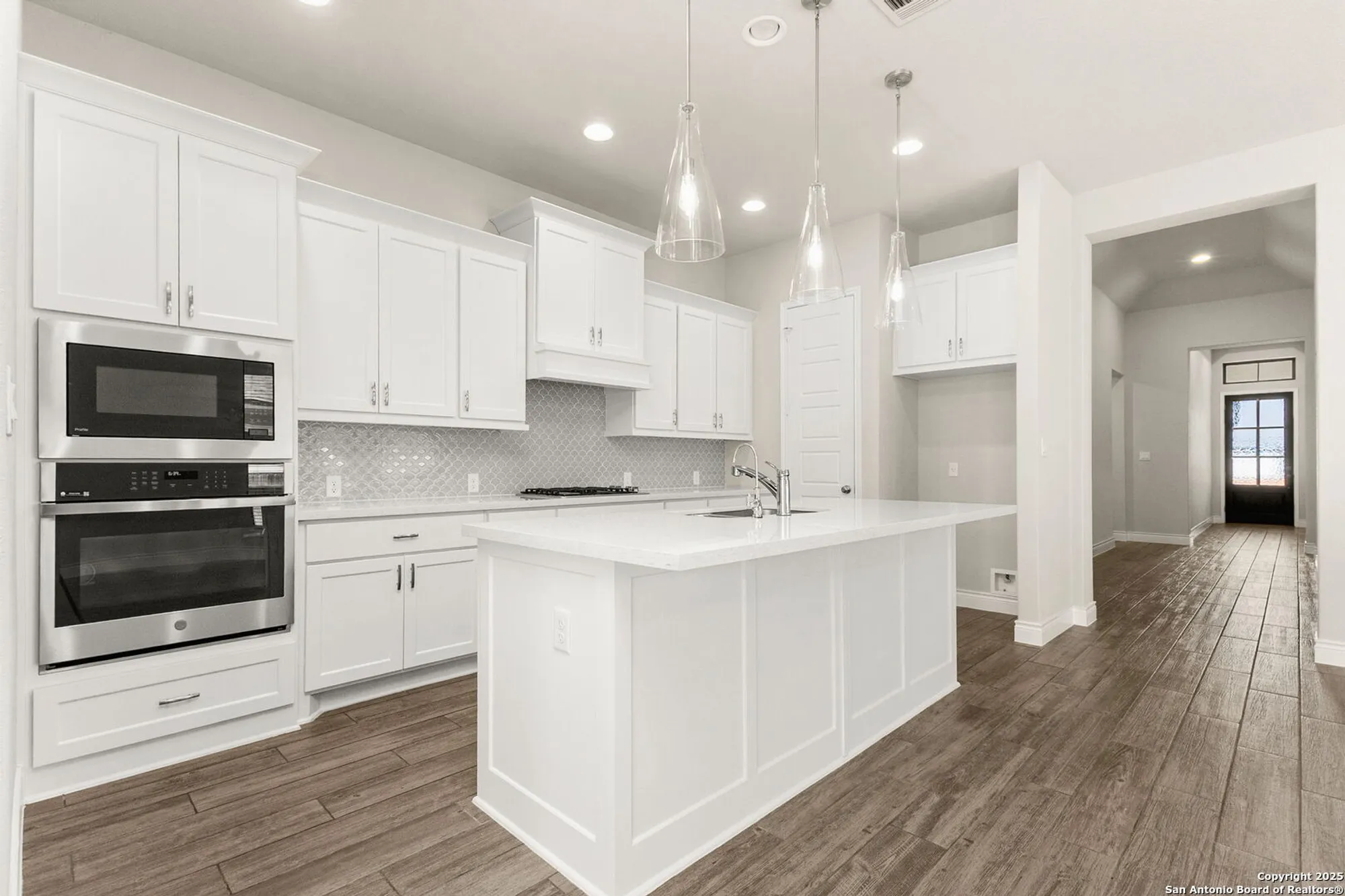 Property Slideshow image 10 of 24 | 636 vireos st, New Braunfels, TX, 78132