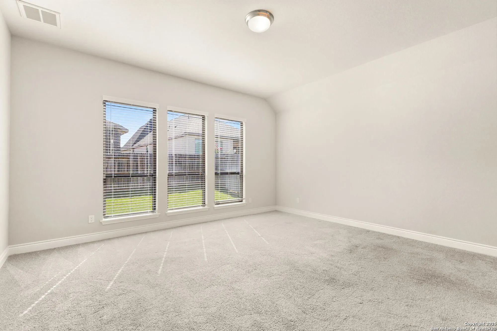 Property Slideshow image 11 of 24 | 636 vireos st, New Braunfels, TX, 78132