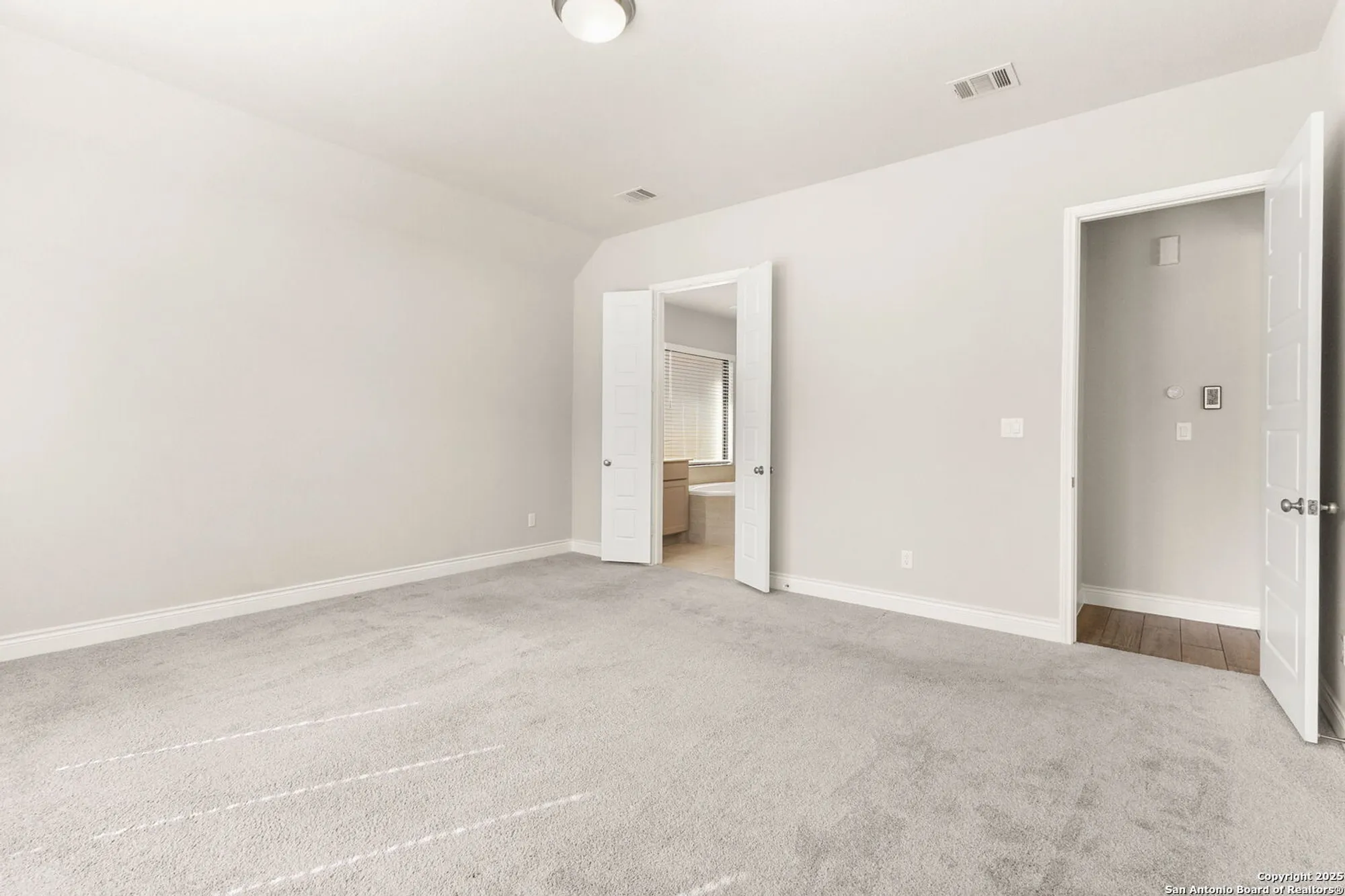 Property Slideshow image 12 of 24 | 636 vireos st, New Braunfels, TX, 78132