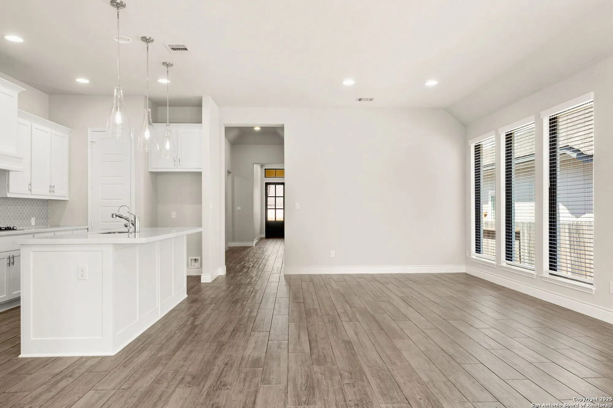 Property Slideshow image 6 of 24 | 636 vireos st, New Braunfels, TX, 78132