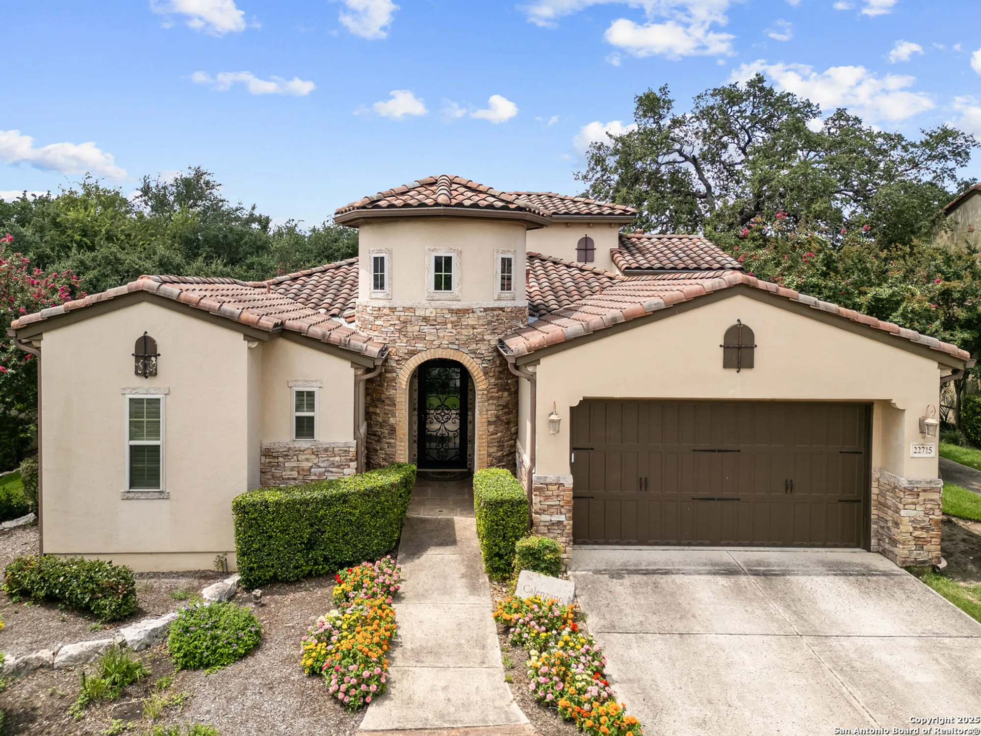 Property Slideshow image 1 of 43 | 22715 colibries, San Antonio, TX, 78261
