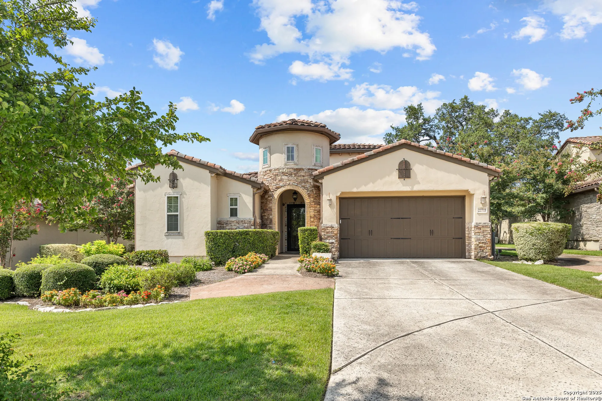 Property Slideshow image 3 of 43 | 22715 colibries, San Antonio, TX, 78261