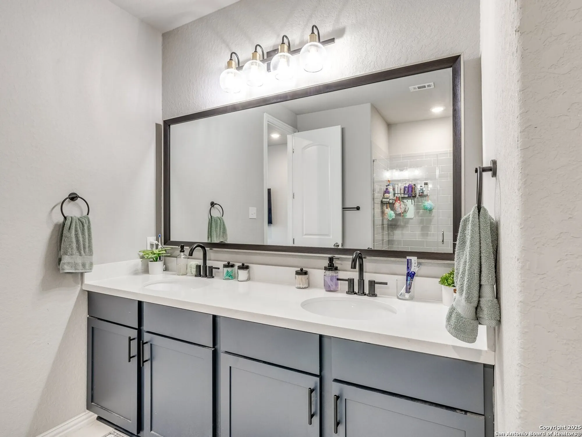 Property Slideshow image 17 of 32 | 2073 egret ave, New Braunfels, TX, 78132