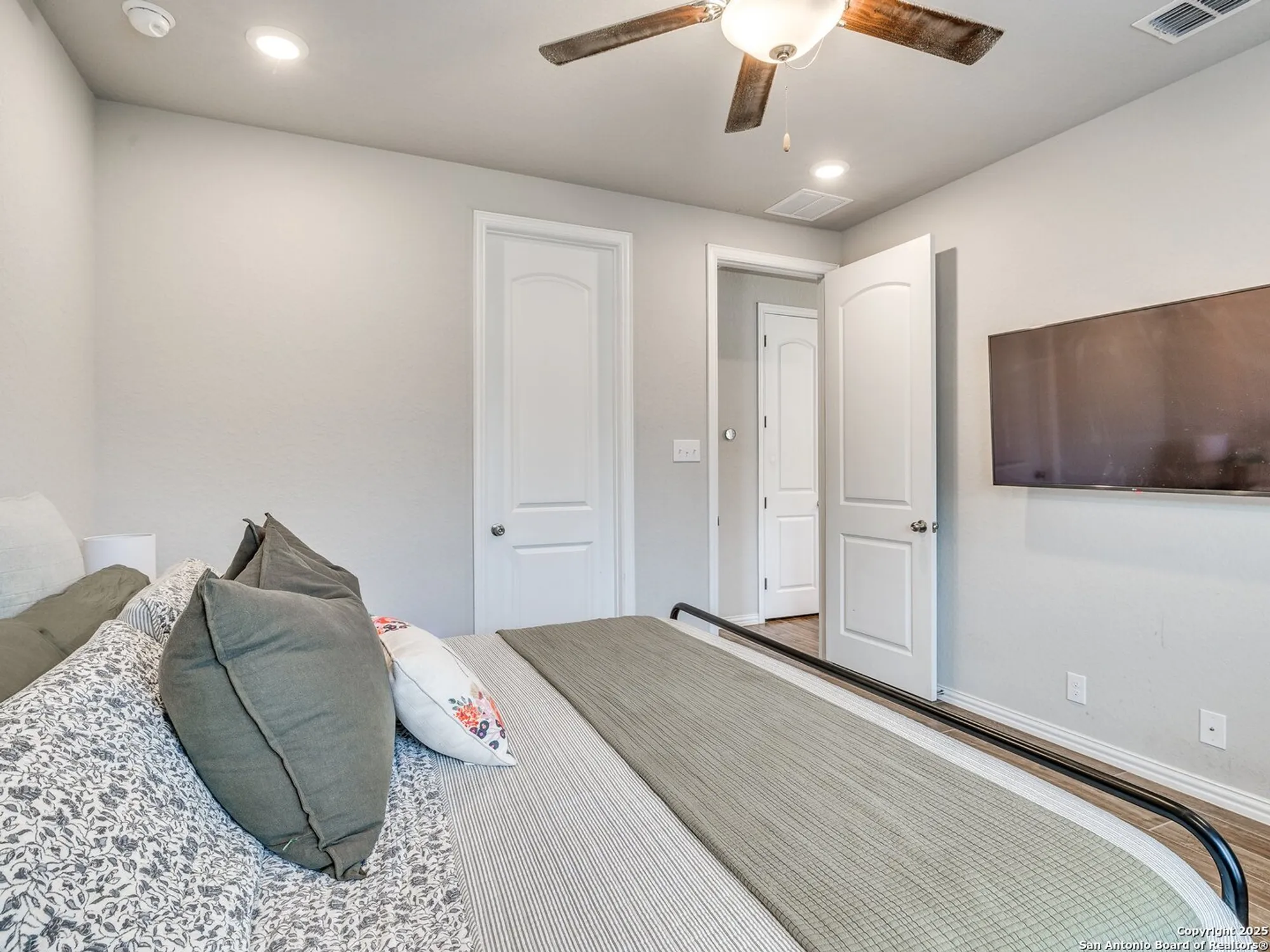 Property Slideshow image 15 of 32 | 2073 egret ave, New Braunfels, TX, 78132