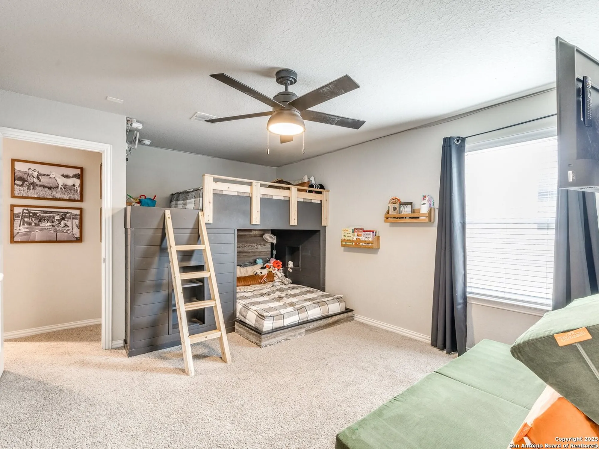 Property Slideshow image 22 of 32 | 2073 egret ave, New Braunfels, TX, 78132