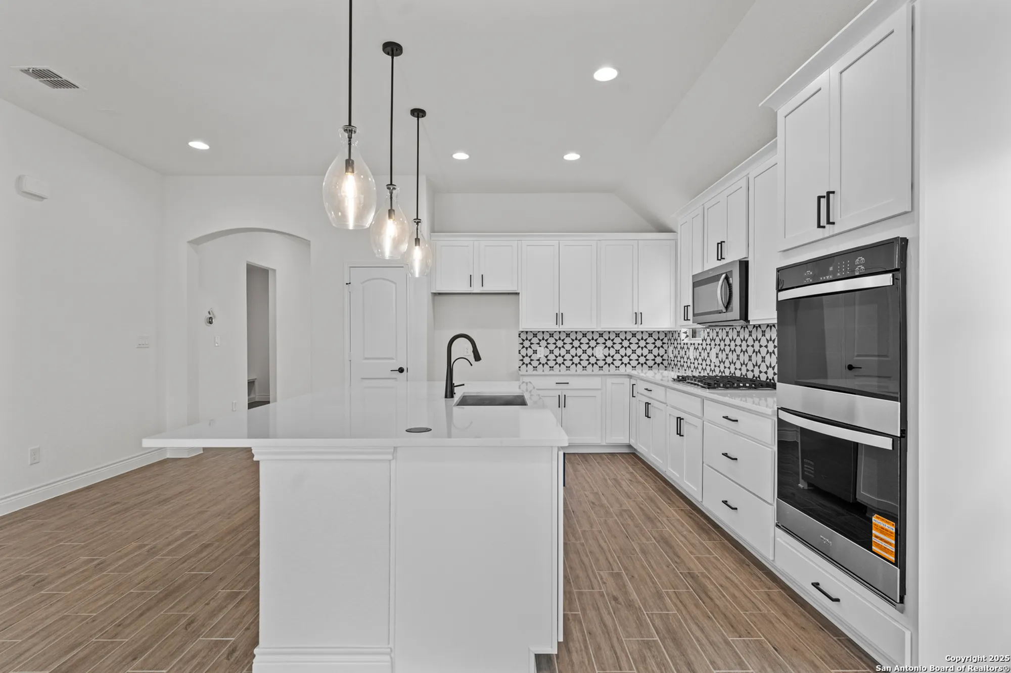 Property Slideshow image 9 of 25 | 2159 oak run pkwy, New Braunfels, TX, 78132