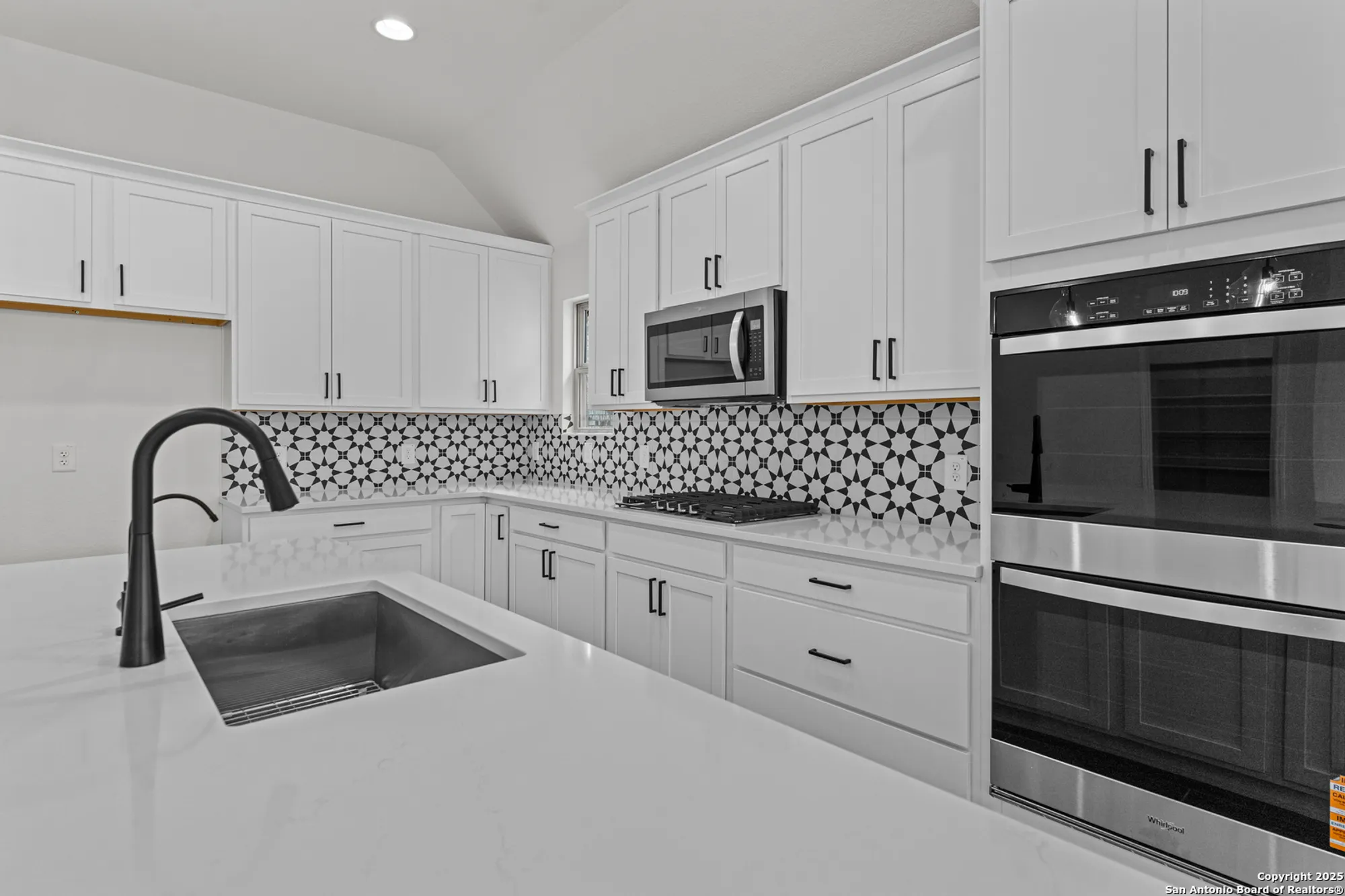 Property Slideshow image 10 of 25 | 2159 oak run pkwy, New Braunfels, TX, 78132