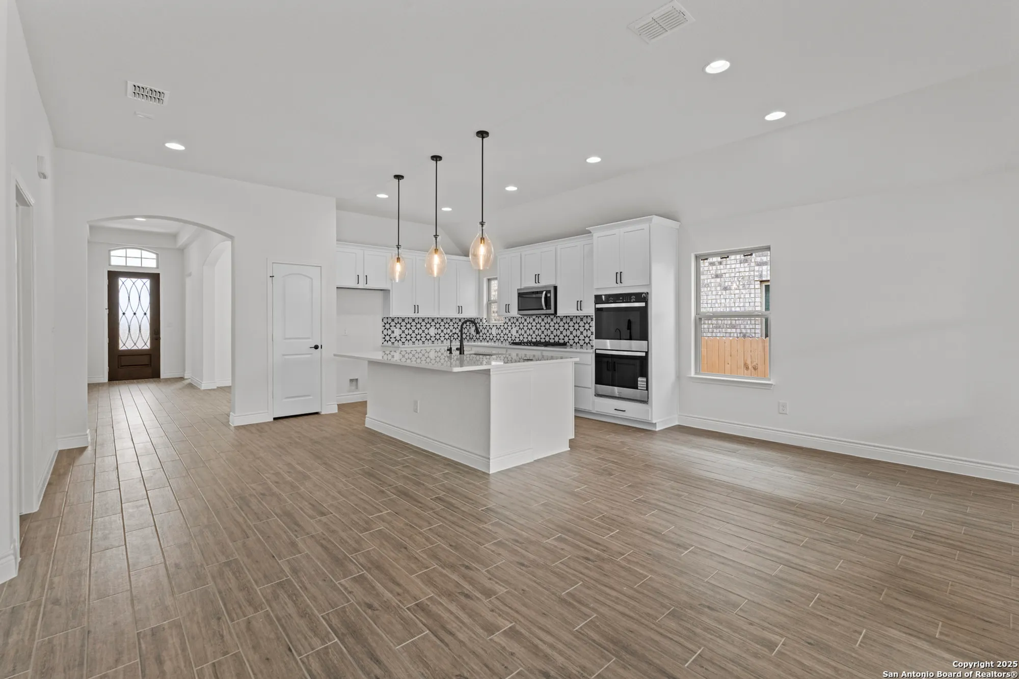 Property Slideshow image 5 of 25 | 2159 oak run pkwy, New Braunfels, TX, 78132