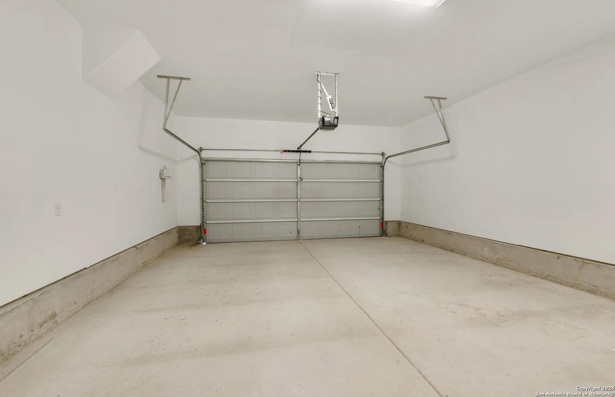 Property Slideshow image 11 of 25 | 2227 pinyon dr, New Braunfels, TX, 78132