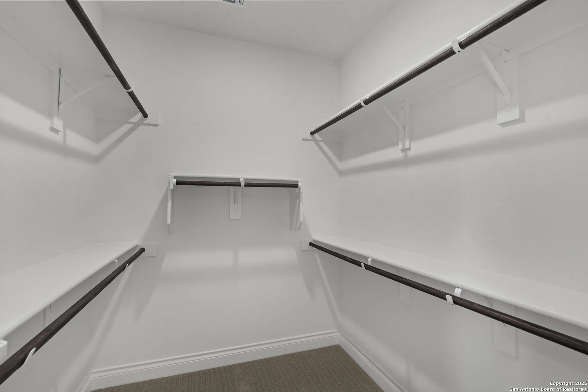 Property Slideshow image 5 of 25 | 2238 pinyon dr, New Braunfels, TX, 78132