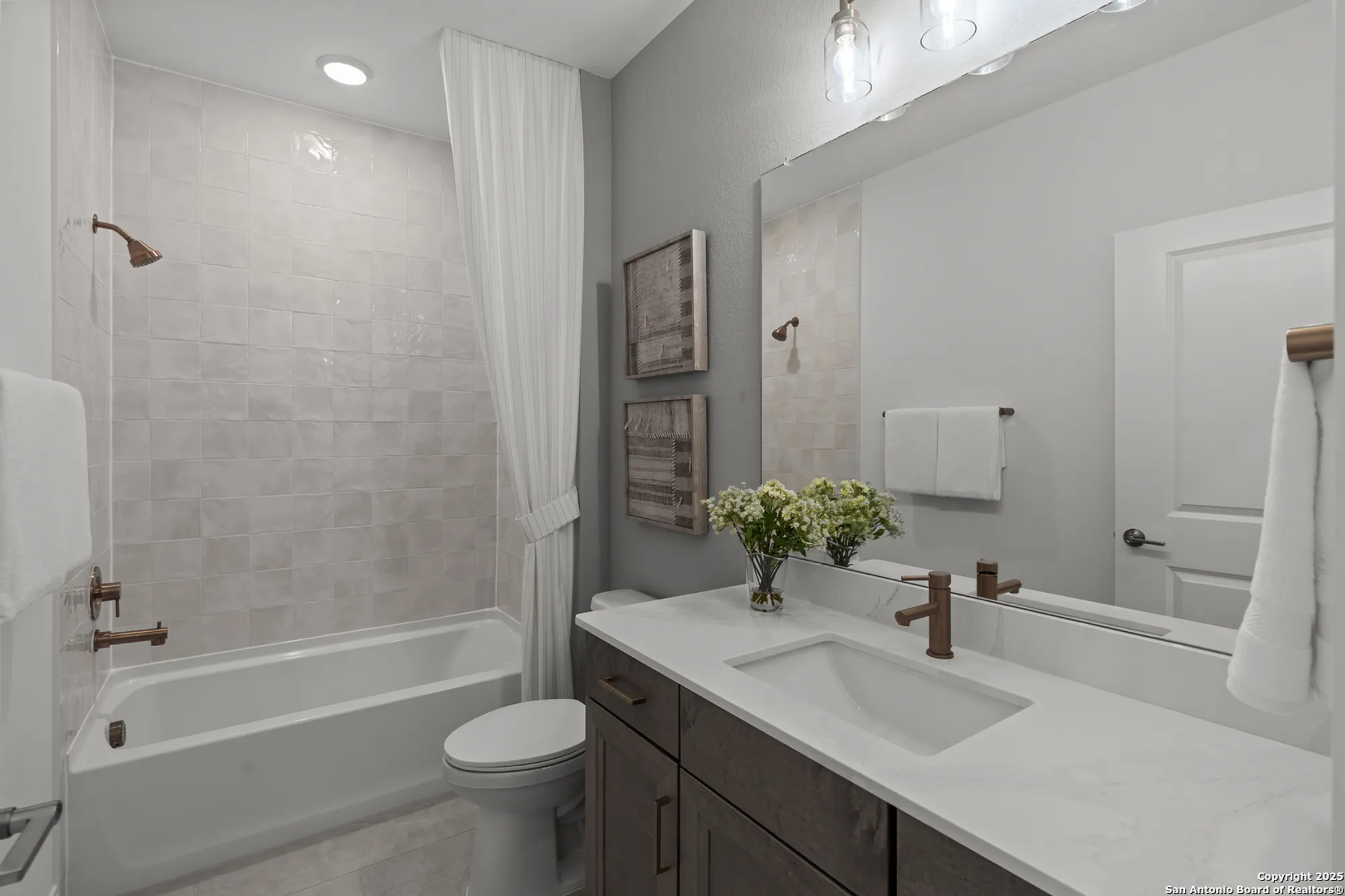 Property Slideshow image 7 of 25 | 2238 pinyon dr, New Braunfels, TX, 78132