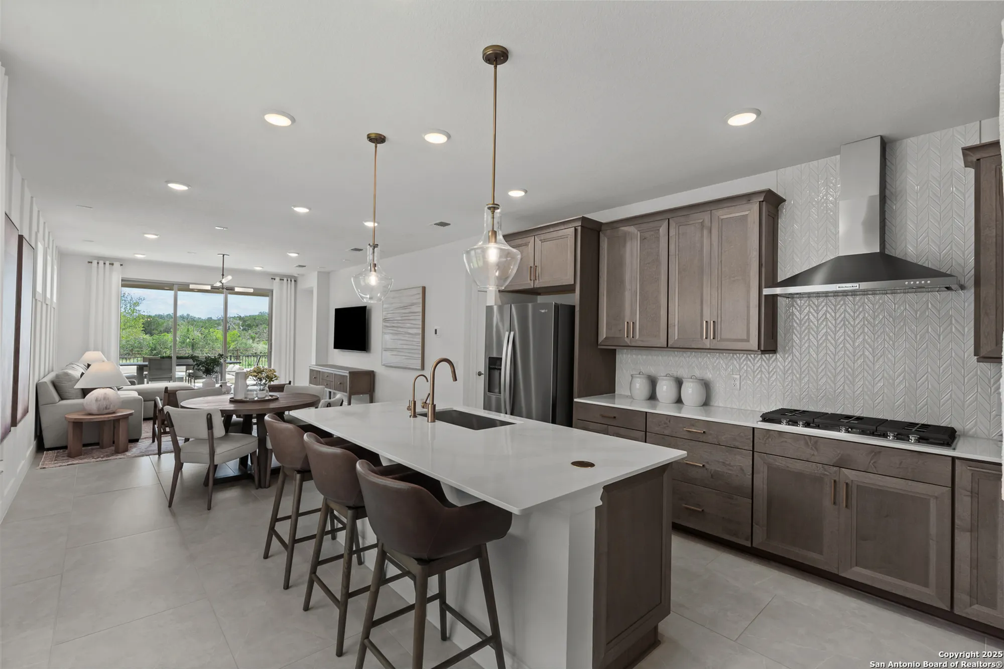 Property Slideshow image 13 of 25 | 2238 pinyon dr, New Braunfels, TX, 78132