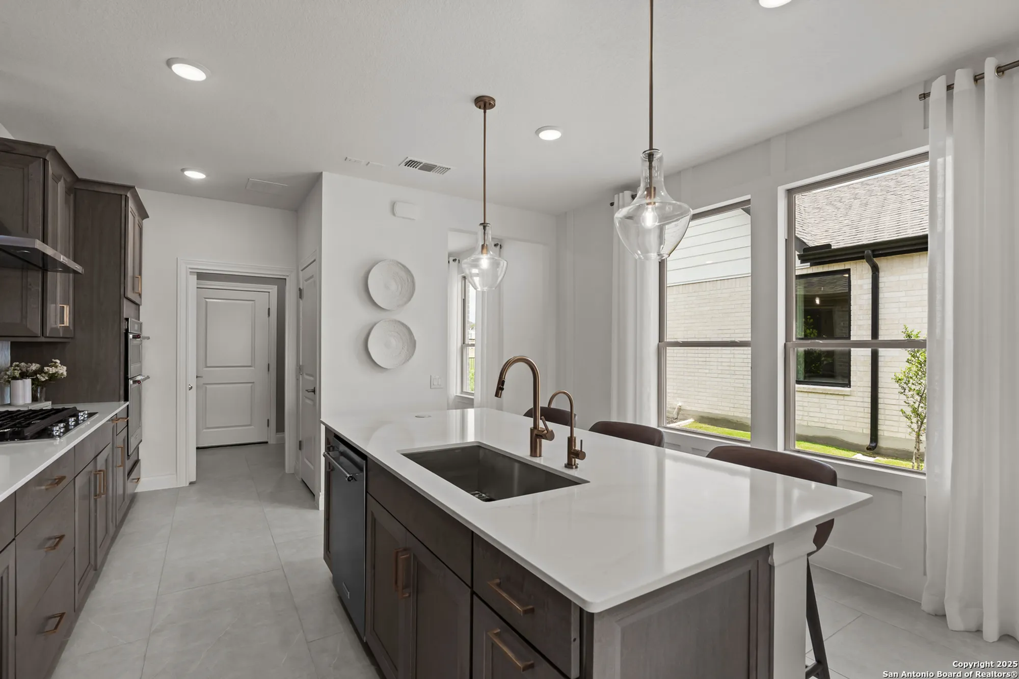 Property Slideshow image 15 of 25 | 2238 pinyon dr, New Braunfels, TX, 78132