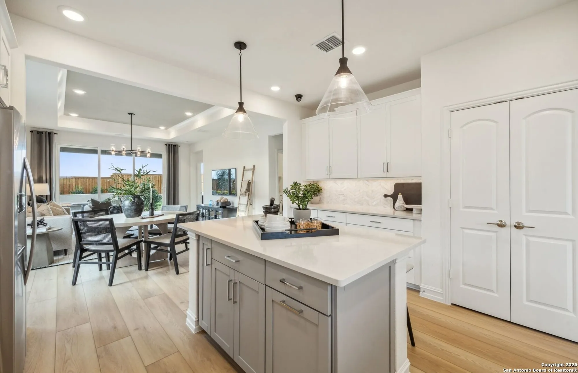 Property Slideshow image 5 of 12 | 2089 pinyon dr, New Braunfels, TX, 78132