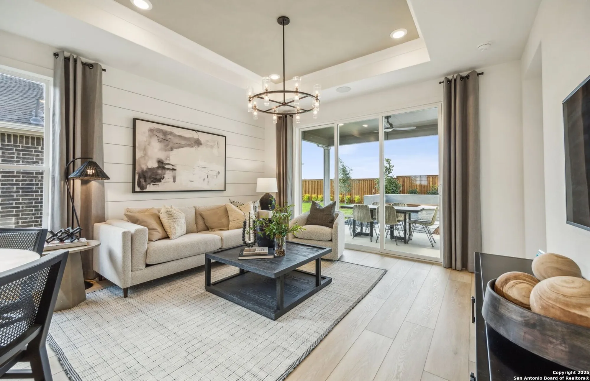 Property Slideshow image 8 of 12 | 2089 pinyon dr, New Braunfels, TX, 78132