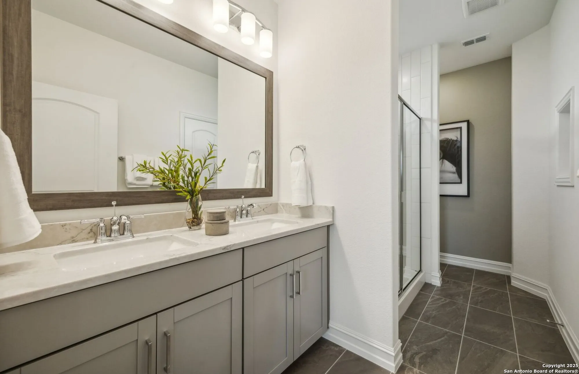 Property Slideshow image 11 of 12 | 2089 pinyon dr, New Braunfels, TX, 78132