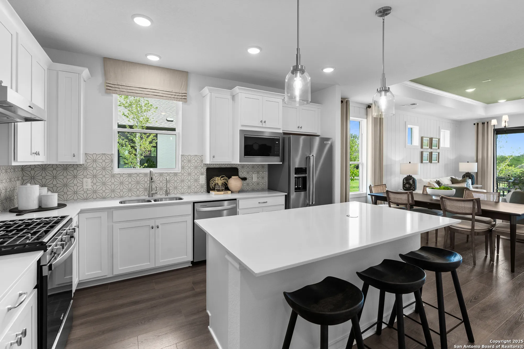 Property Slideshow image 5 of 24 | 2242 pinyon dr, New Braunfels, TX, 78132