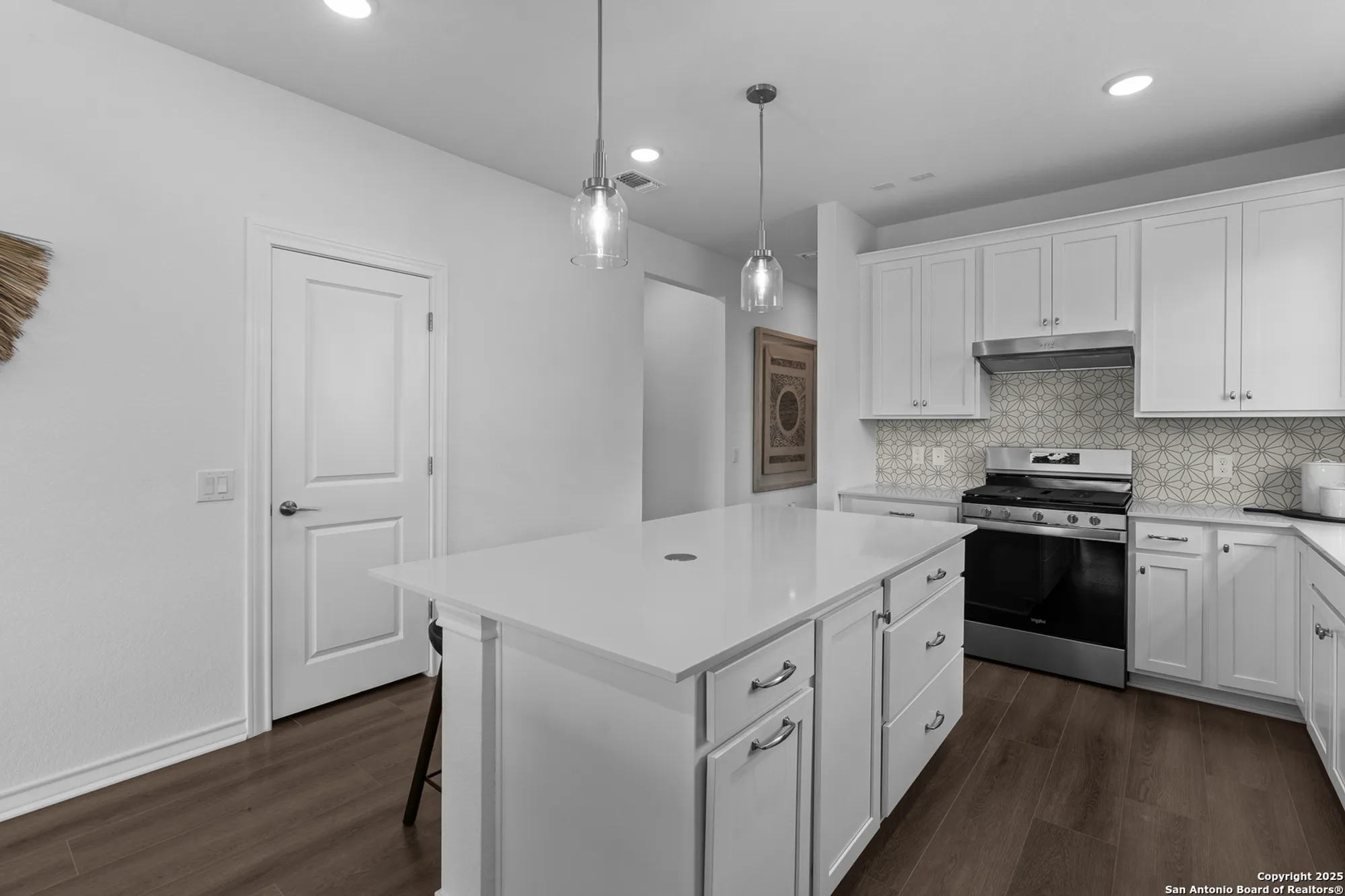 Property Slideshow image 8 of 24 | 2242 pinyon dr, New Braunfels, TX, 78132