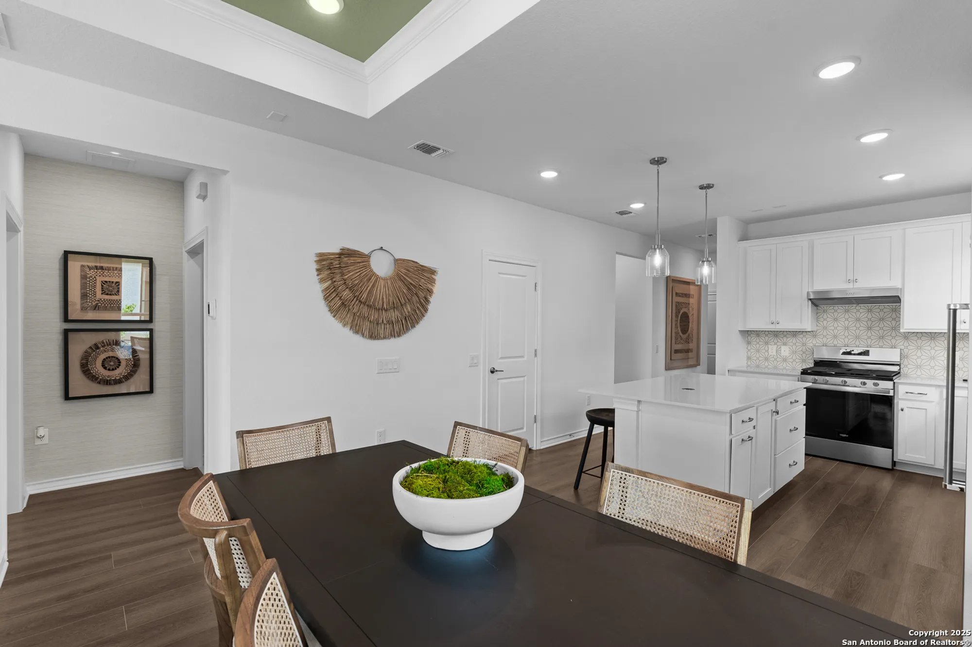 Property Slideshow image 16 of 24 | 2242 pinyon dr, New Braunfels, TX, 78132