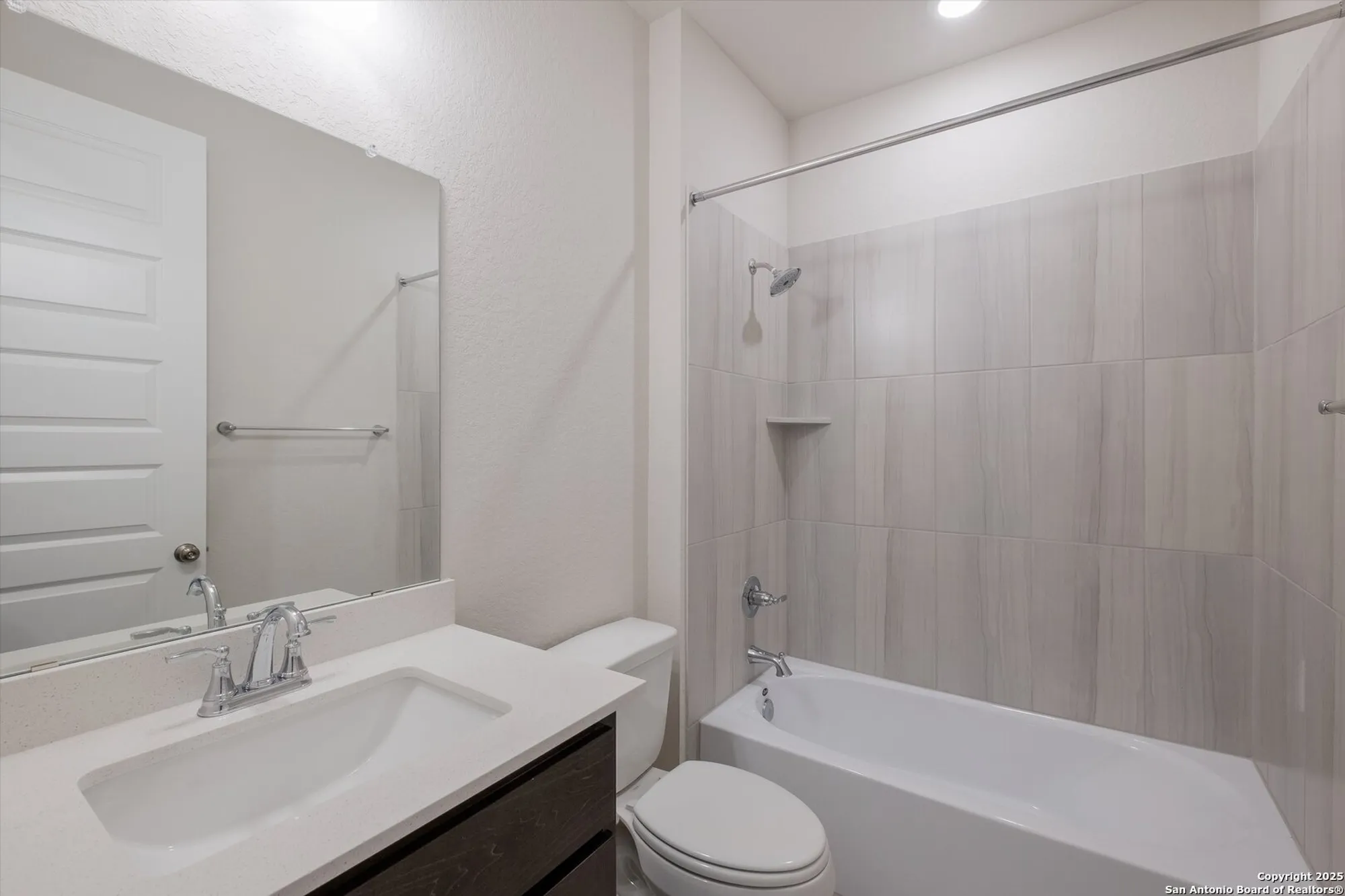 Property Slideshow image 24 of 38 | 349 vuelo st, New Braunfels, TX, 78132