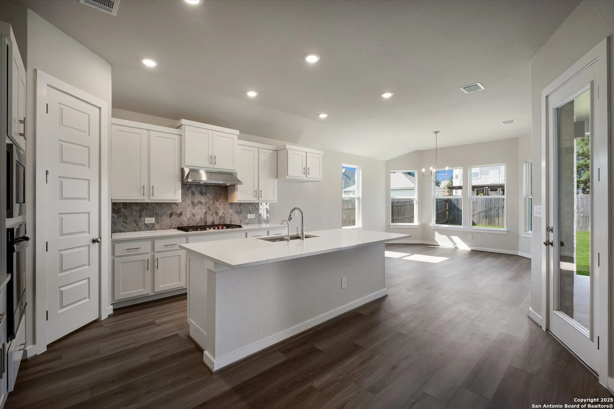 Property Slideshow image 9 of 38 | 349 vuelo st, New Braunfels, TX, 78132