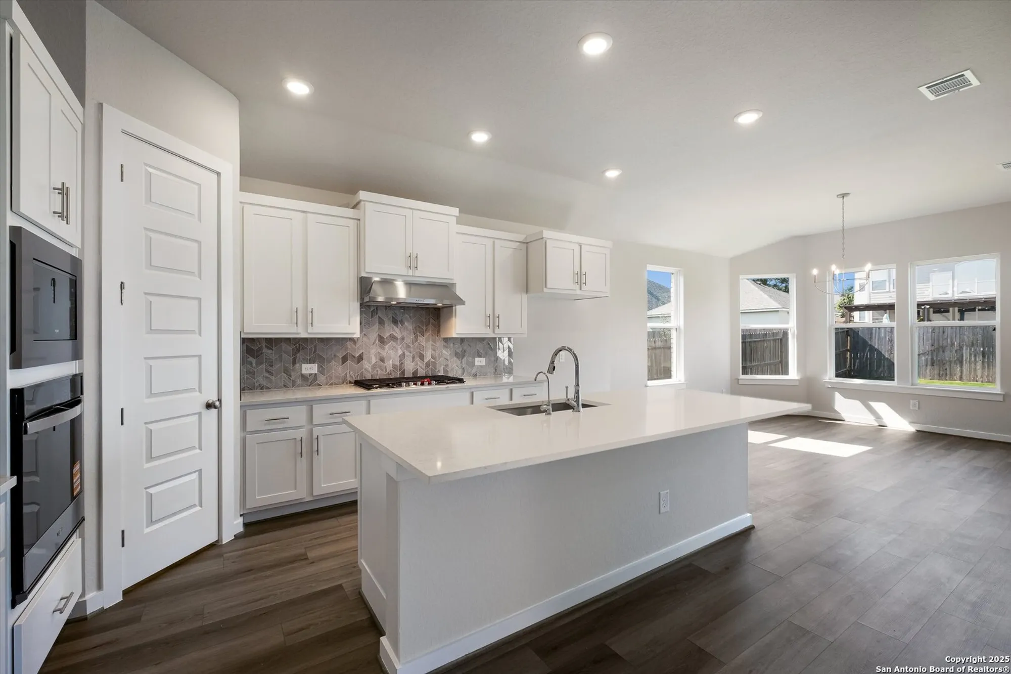 Property Slideshow image 10 of 38 | 349 vuelo st, New Braunfels, TX, 78132