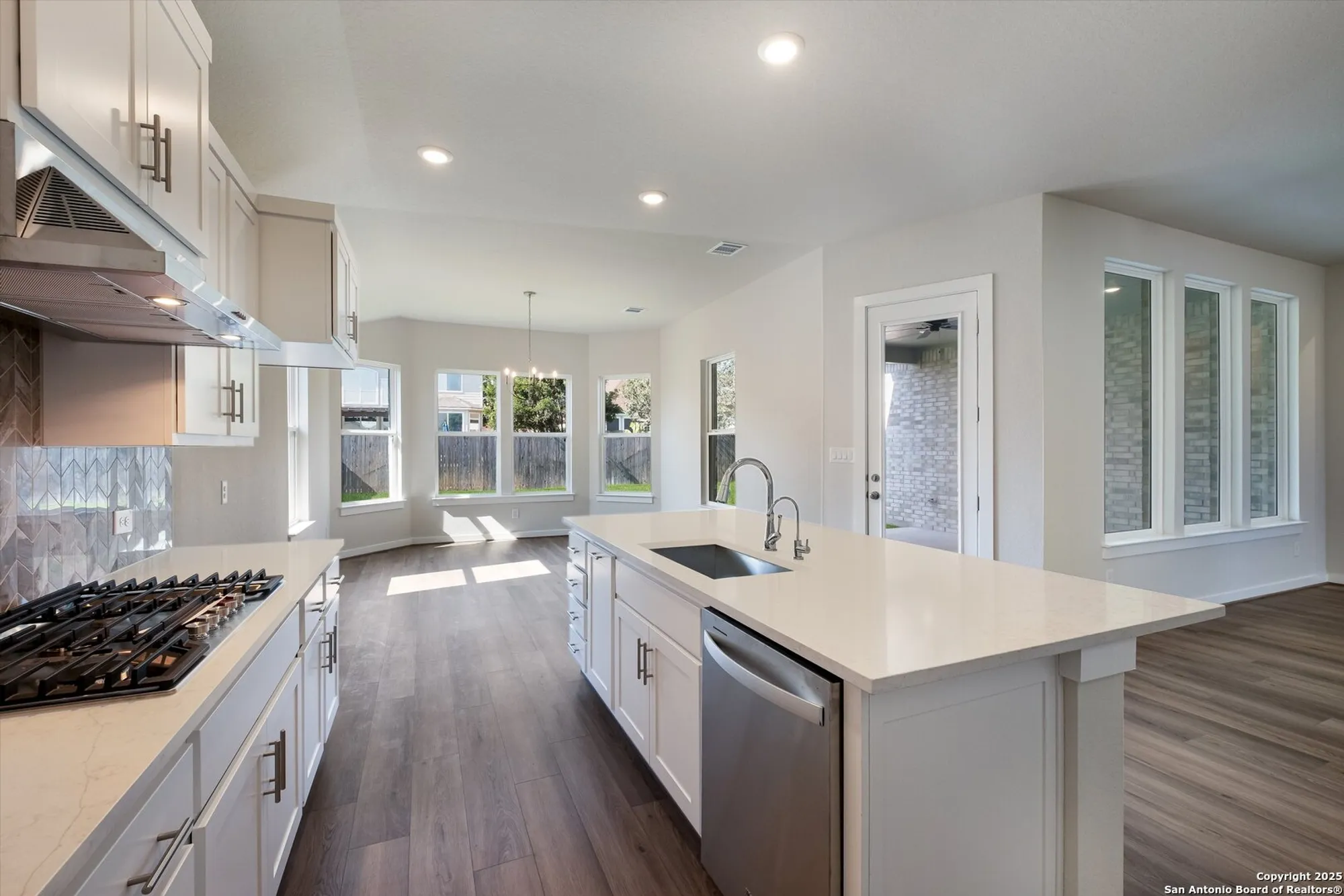 Property Slideshow image 11 of 38 | 349 vuelo st, New Braunfels, TX, 78132