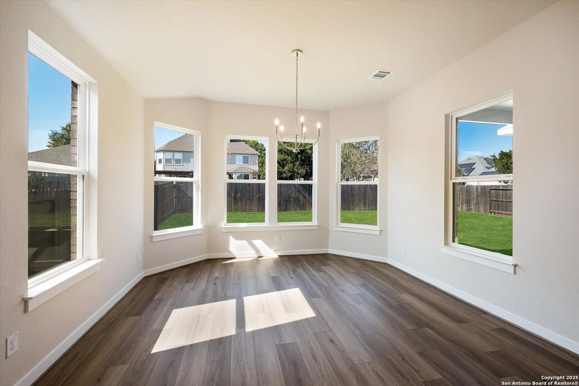 Property Slideshow image 13 of 38 | 349 vuelo st, New Braunfels, TX, 78132