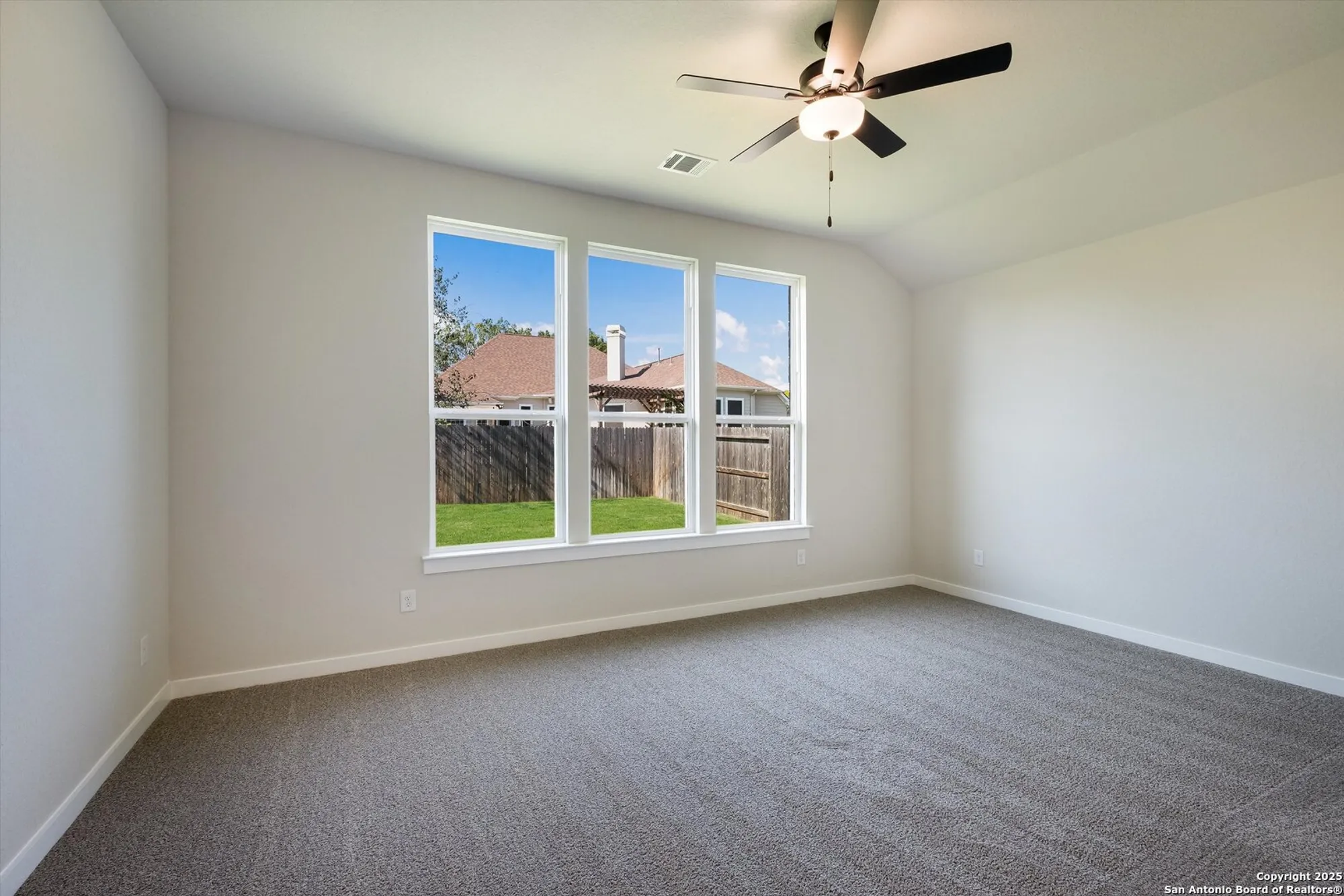 Property Slideshow image 14 of 38 | 349 vuelo st, New Braunfels, TX, 78132