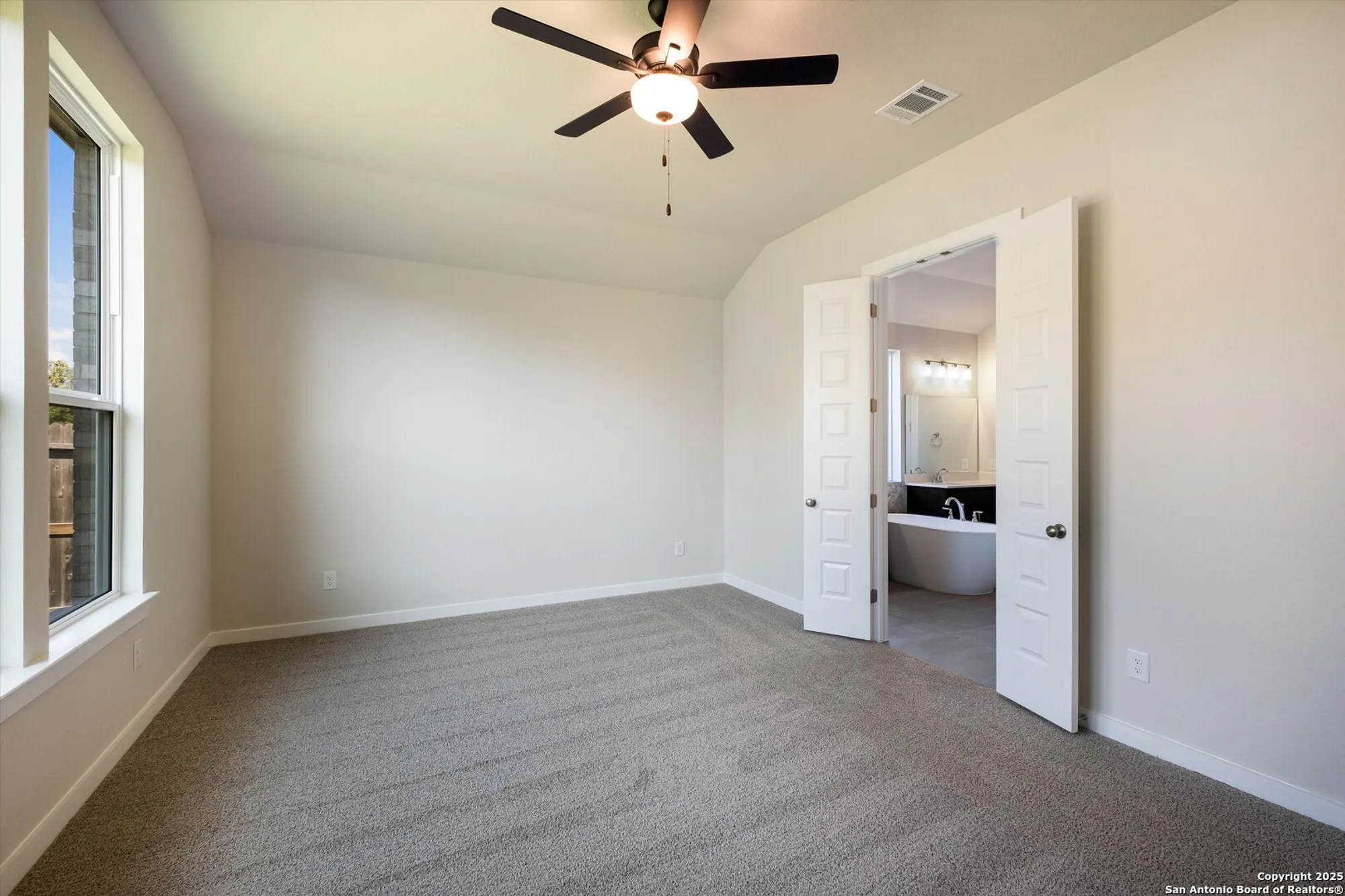 Property Slideshow image 15 of 38 | 349 vuelo st, New Braunfels, TX, 78132